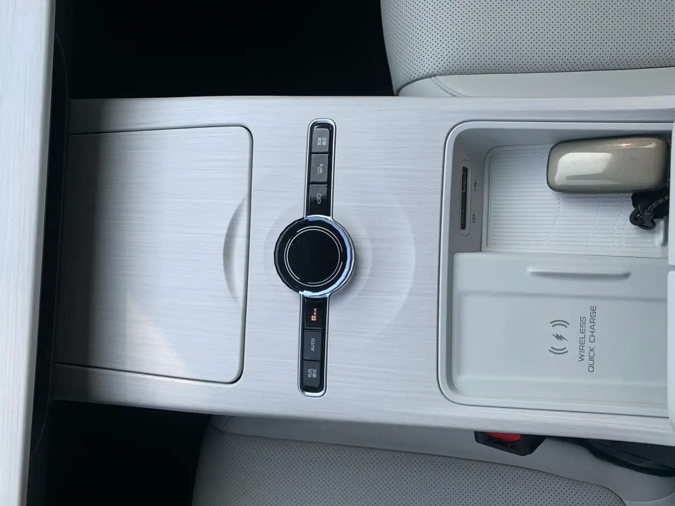 Geely Galaxy E8 2024 г. 29573 км. — фото 24
