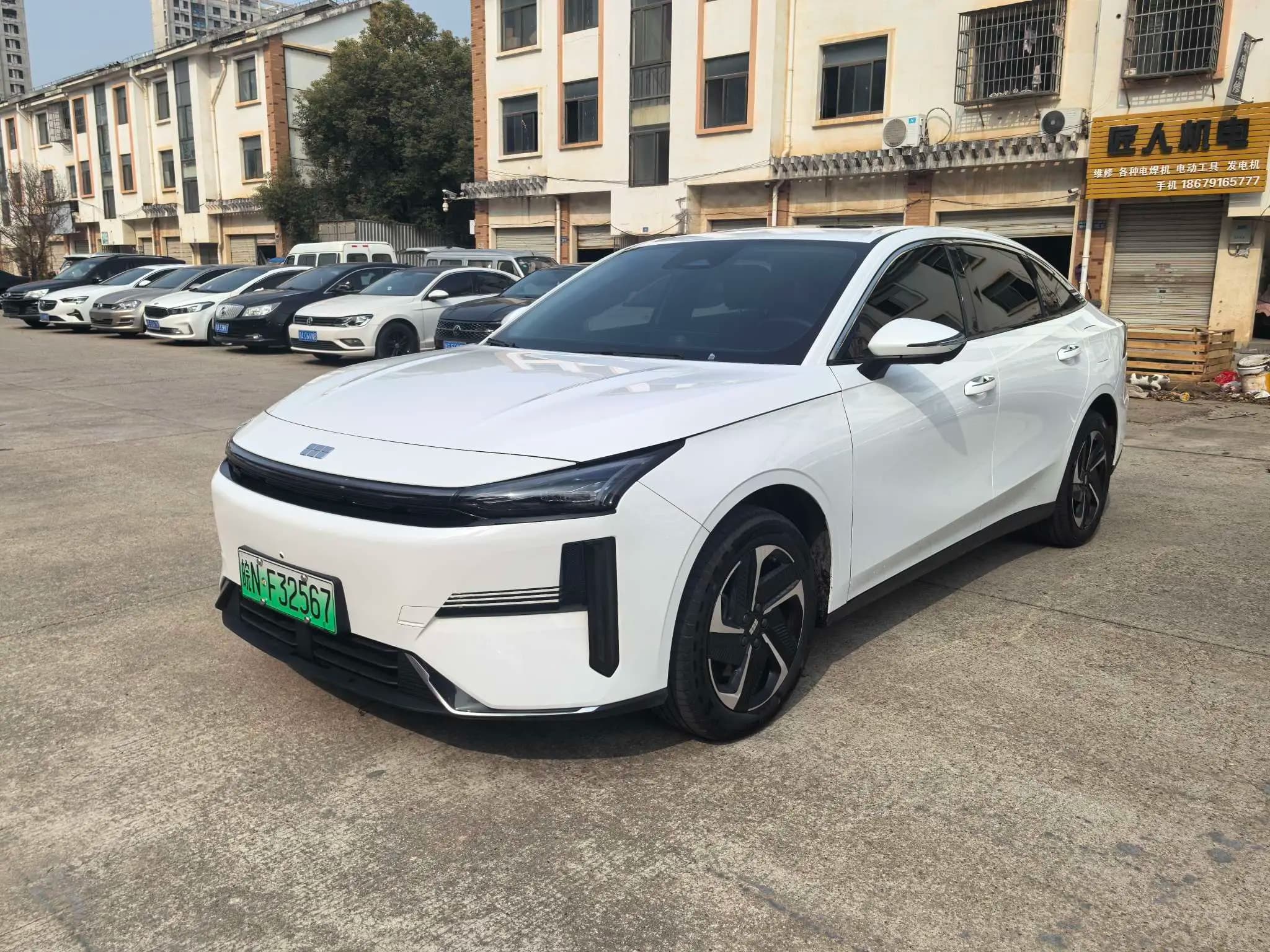 Geely Galaxy L6 2025 г. 22033 км.