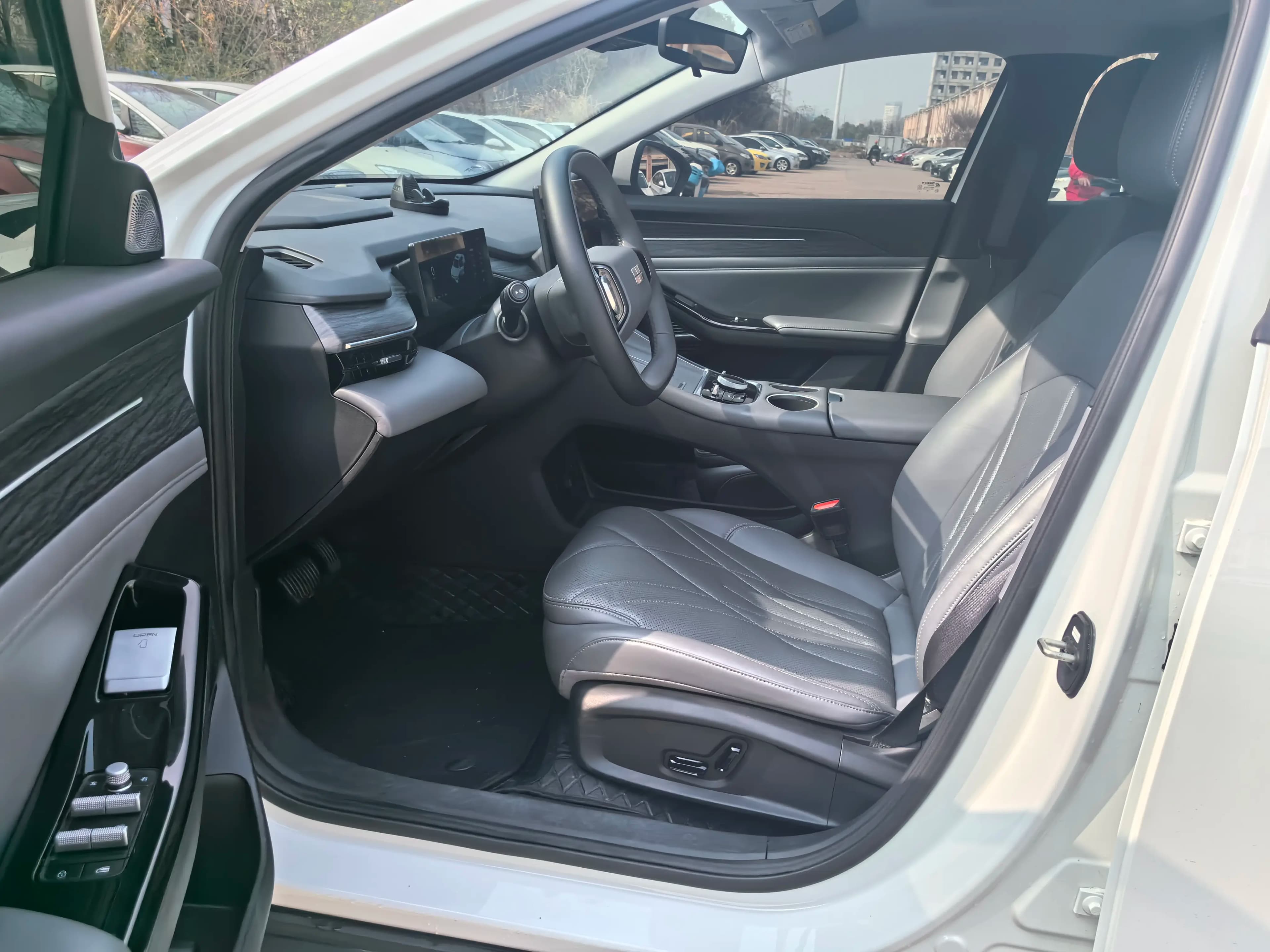 Geely Galaxy L6 2025 г. 22033 км. — фото 10