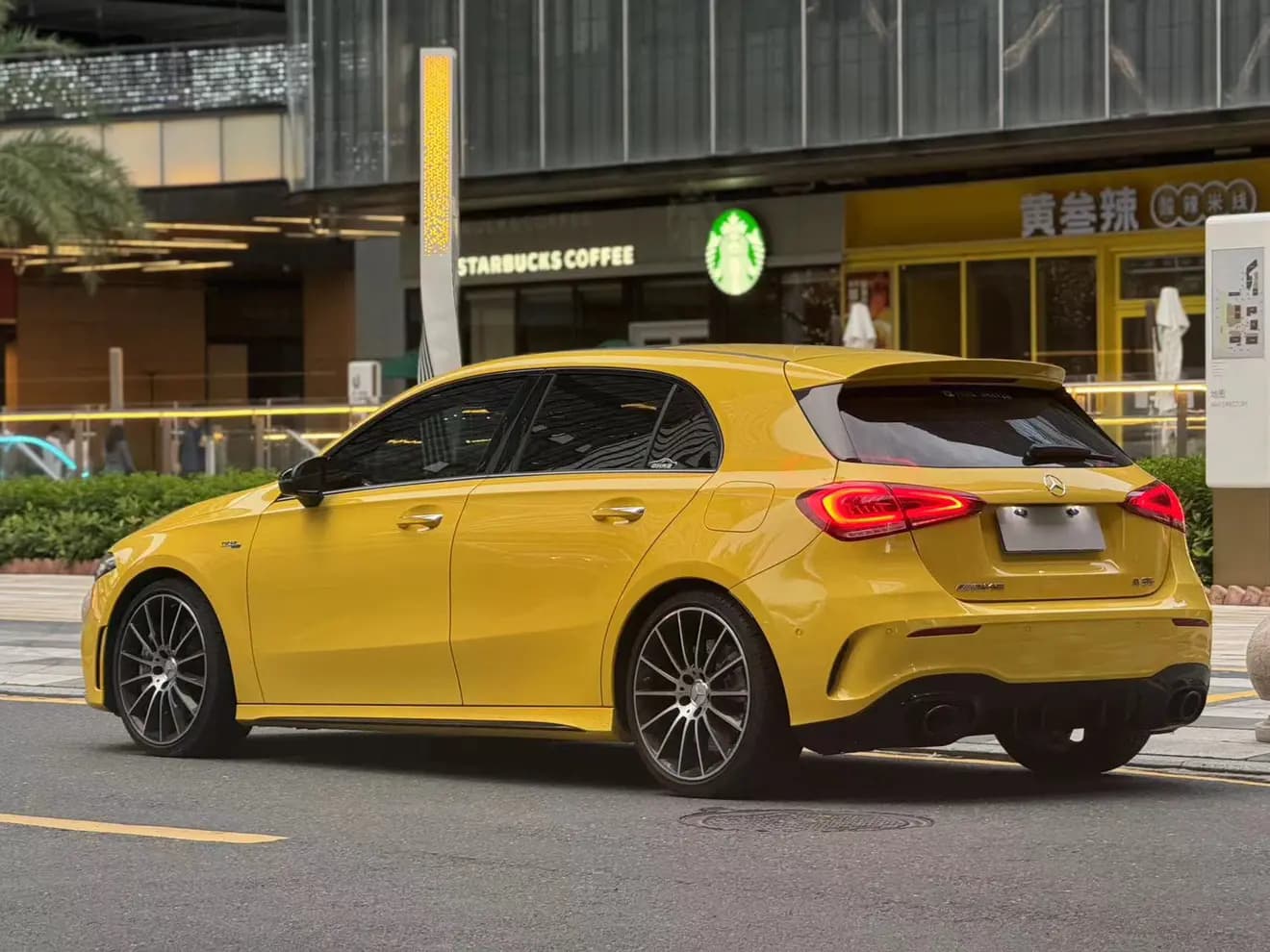 Mercedes-Benz A-Class AMG 2022 г. 42142 км. — фото 4