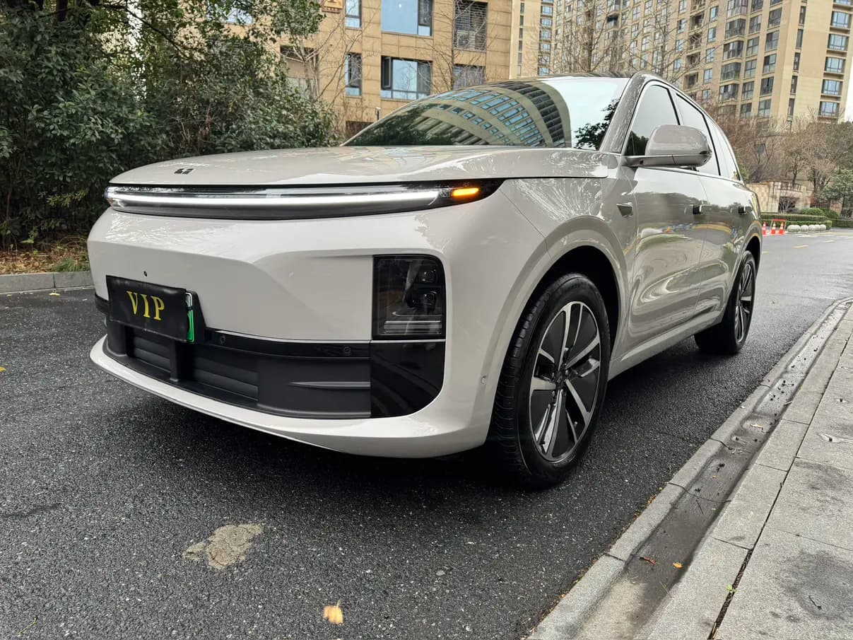 Lixiang L6 2025 г. 23071 км.