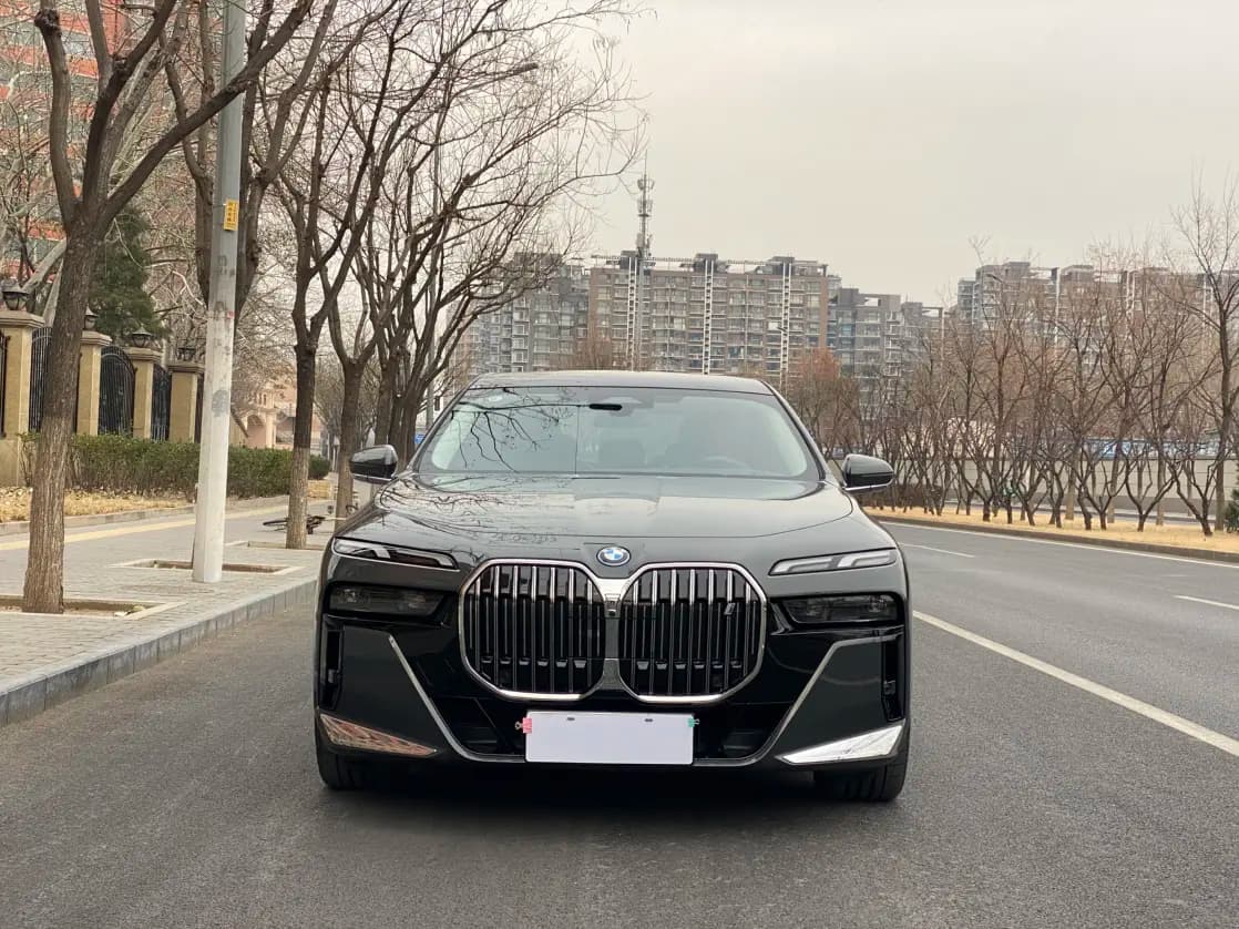 BMW i7 2023 г. 25029 км. — фото 2