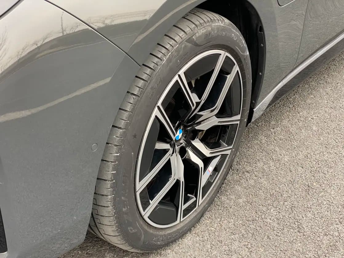 BMW i7 2023 г. 25029 км. — фото 13