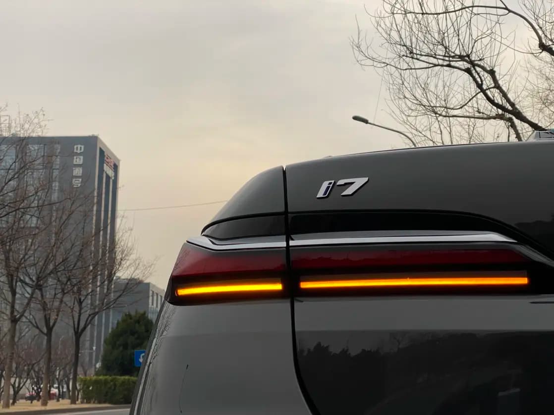 BMW i7 2023 г. 25029 км. — фото 15