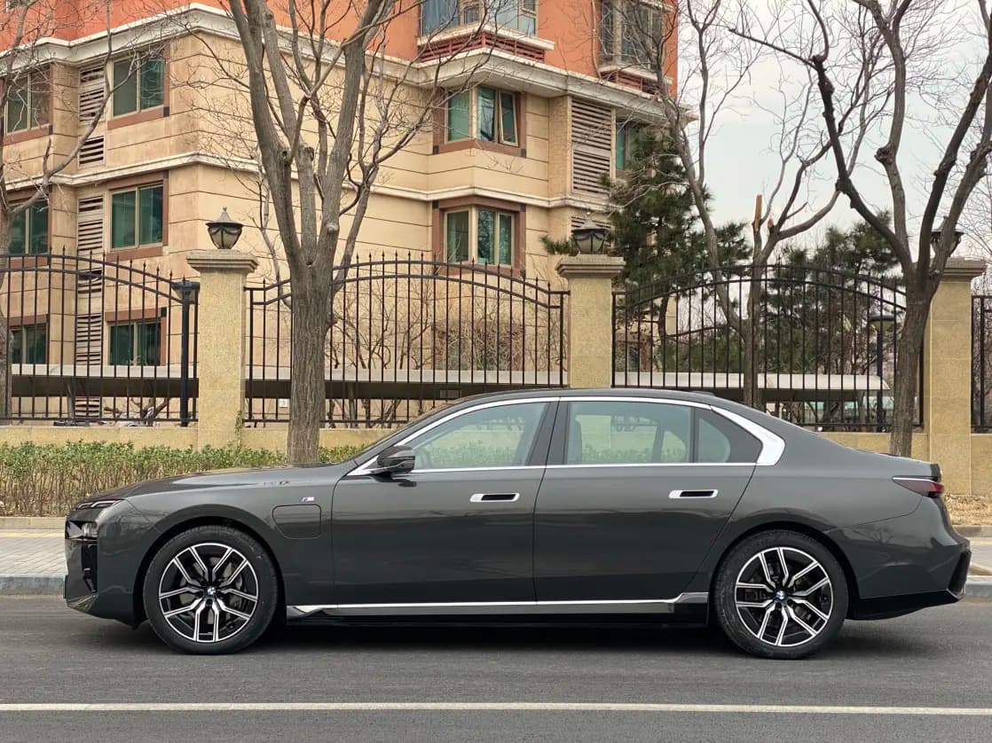 BMW i7 2023 г. 25029 км. — фото 4