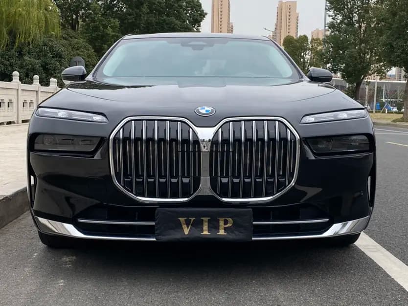 BMW 7 Series 2023 г. 99138 км. — фото 2
