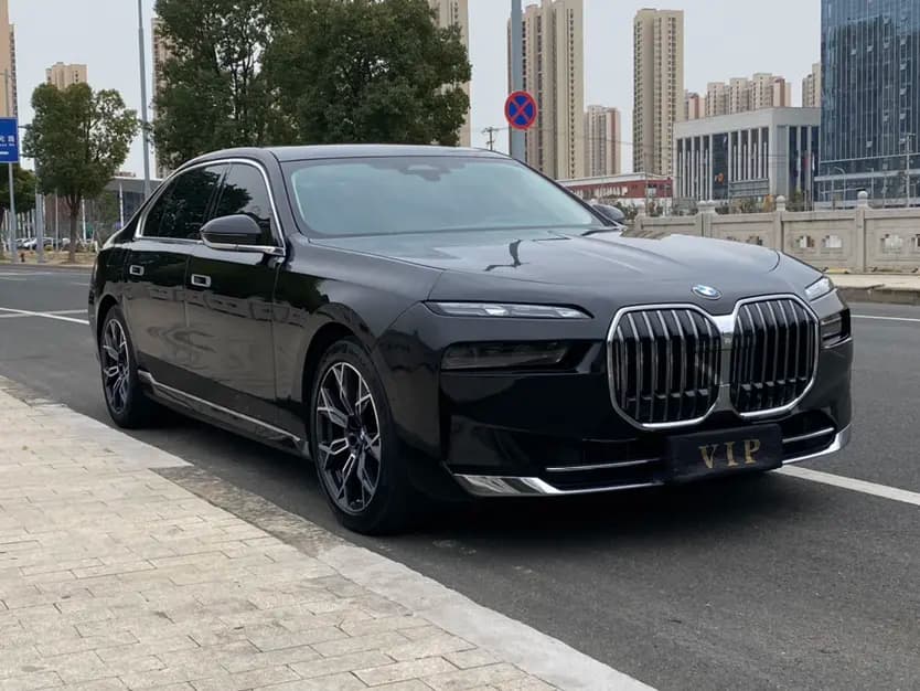 BMW 7 Series 2023 г. 99138 км. — фото 3