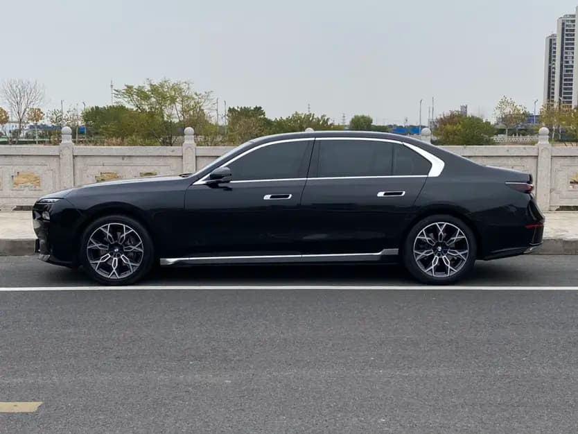 BMW 7 Series 2023 г. 99138 км. — фото 4