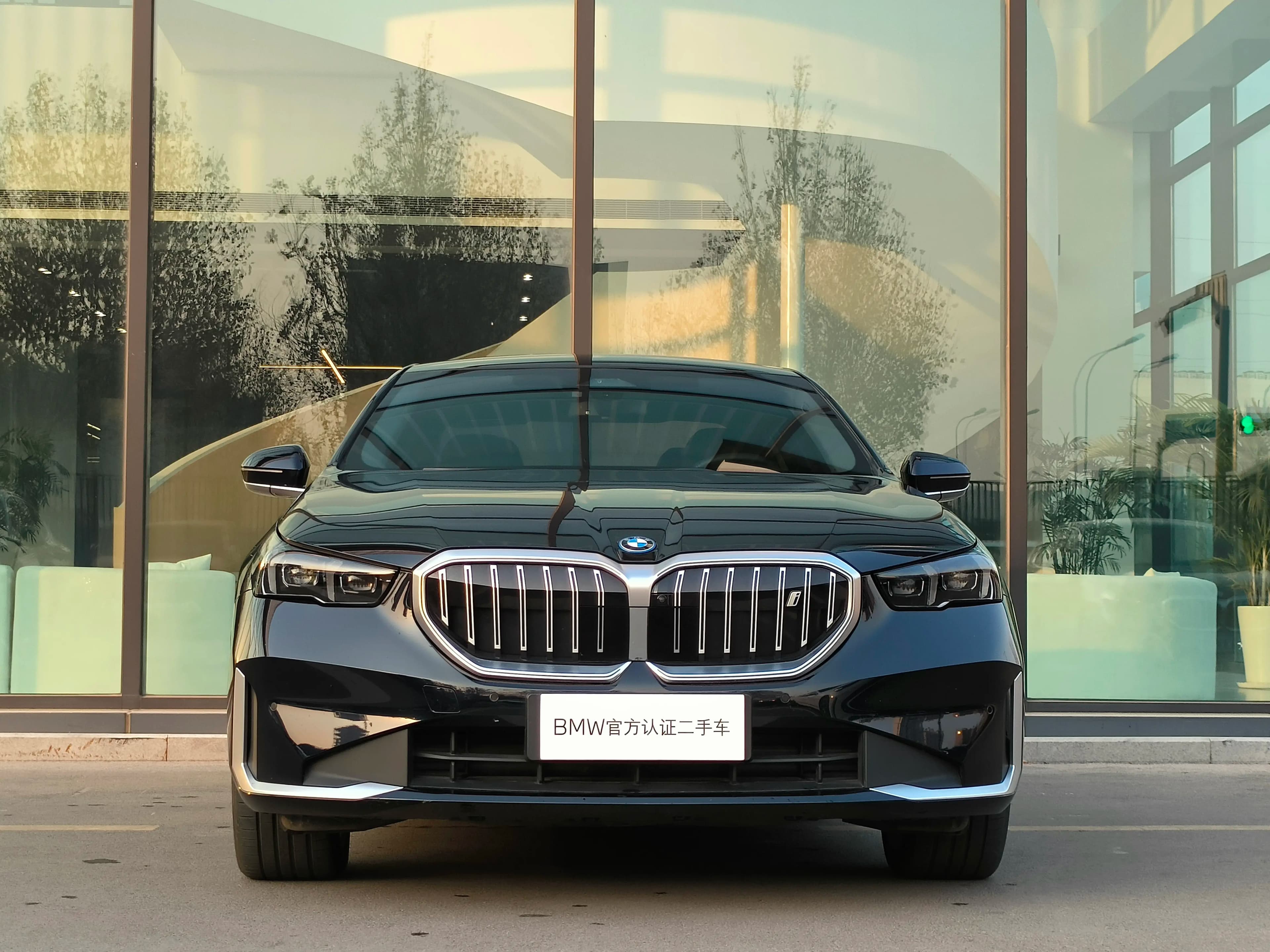 BMW i5 2024 г. 18056 км. — фото 2