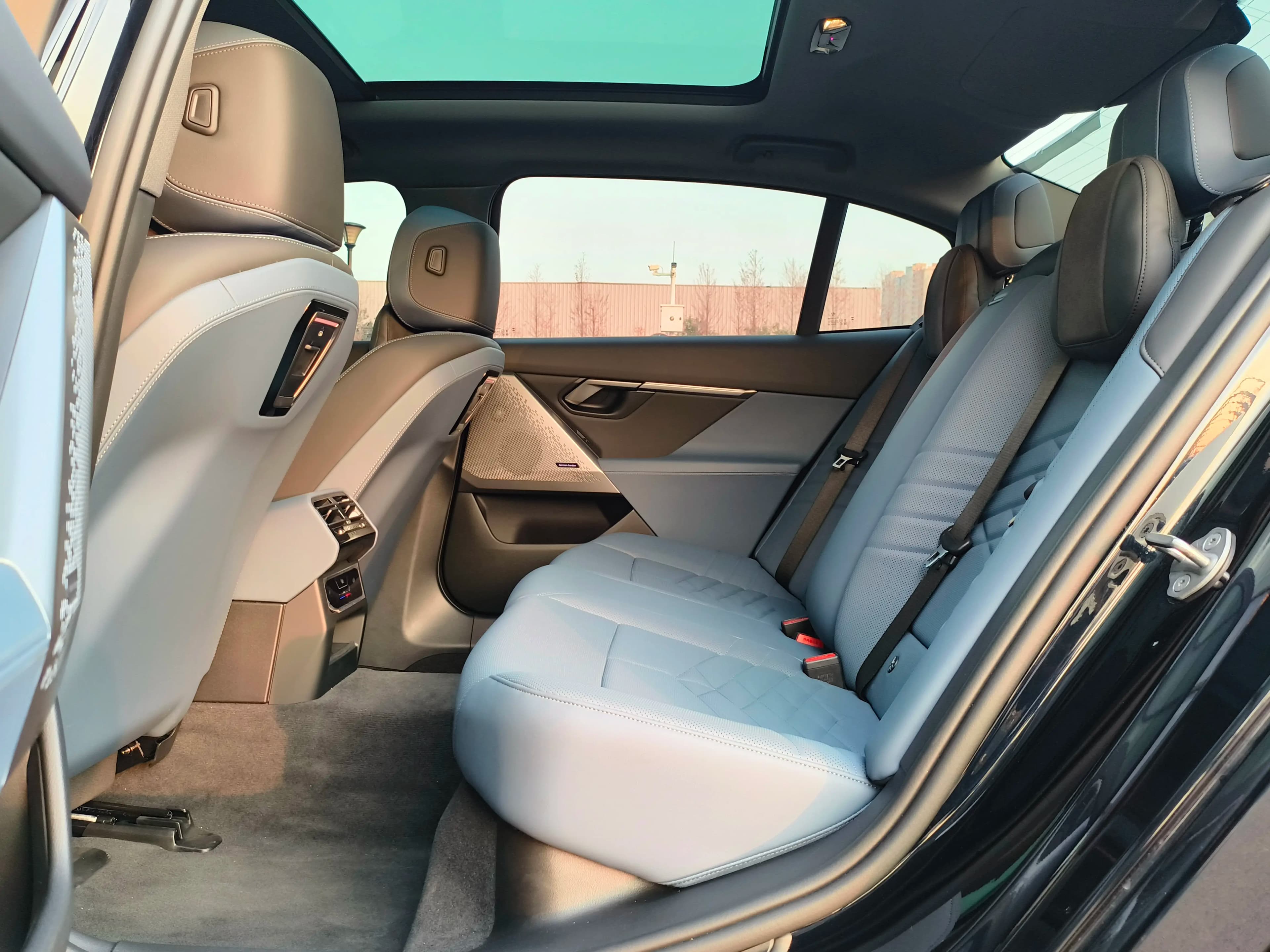 BMW i5 2024 г. 18056 км. — фото 29