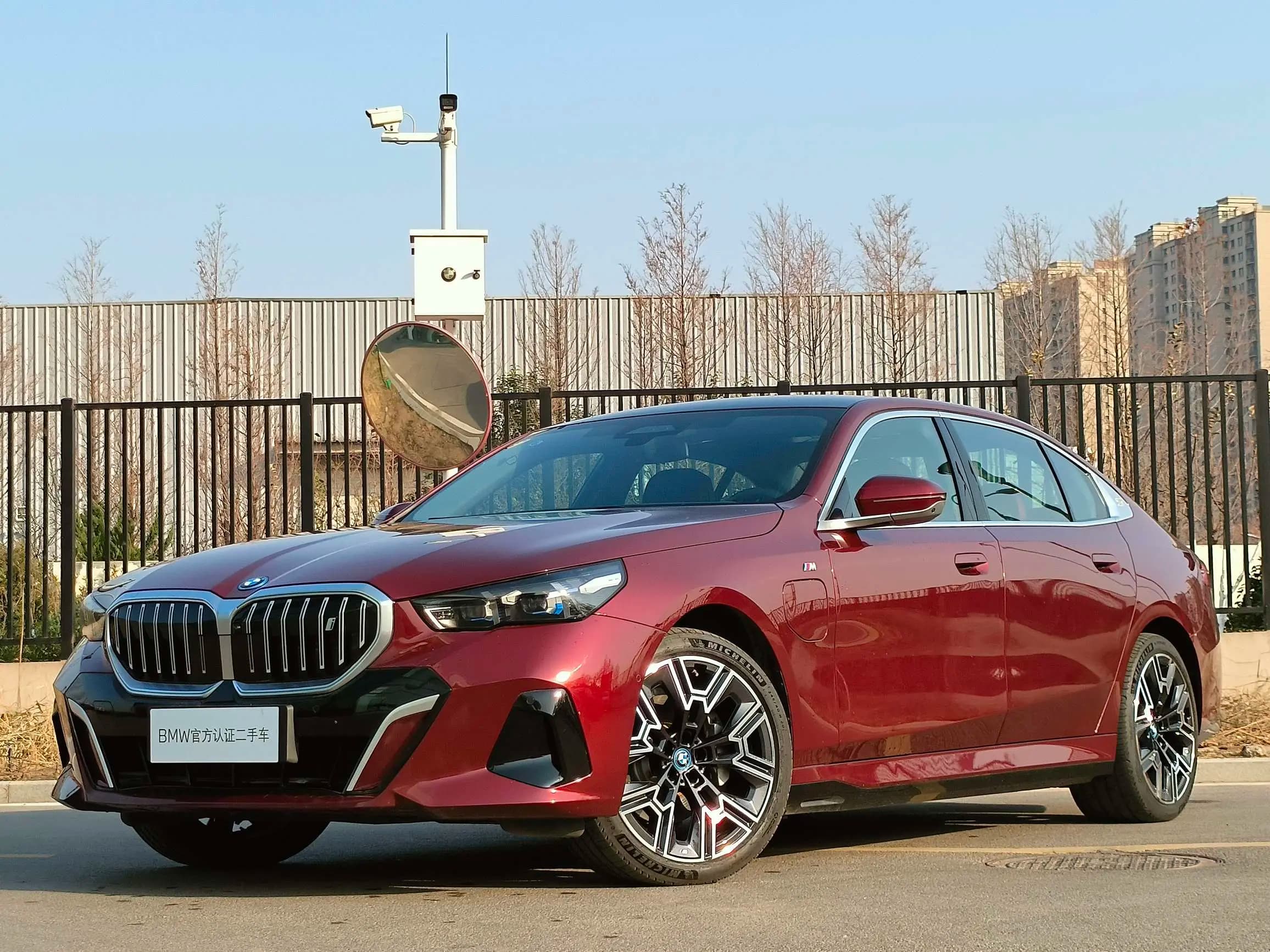 BMW i5 2024 г. 14057 км.
