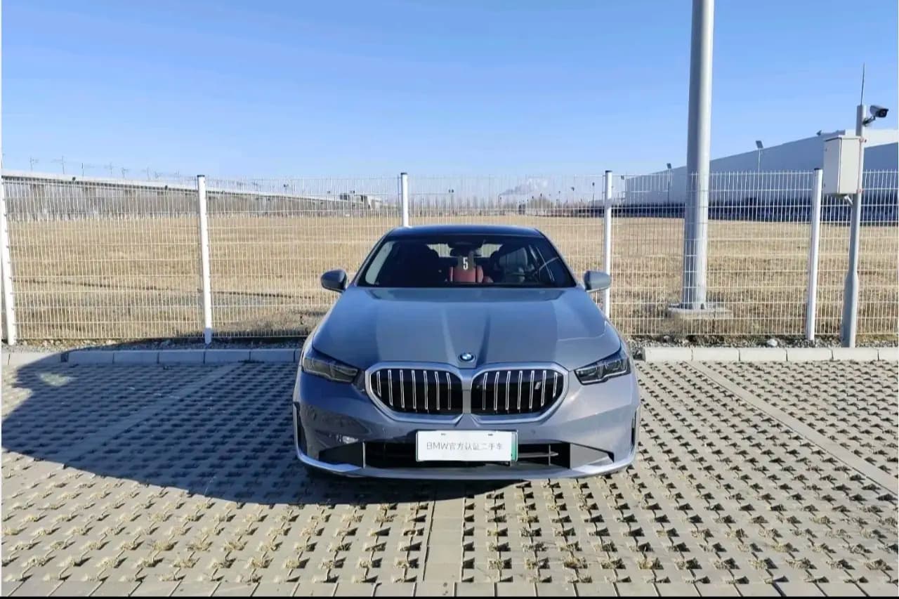 BMW i5 2025 г. 28058 км. — фото 2