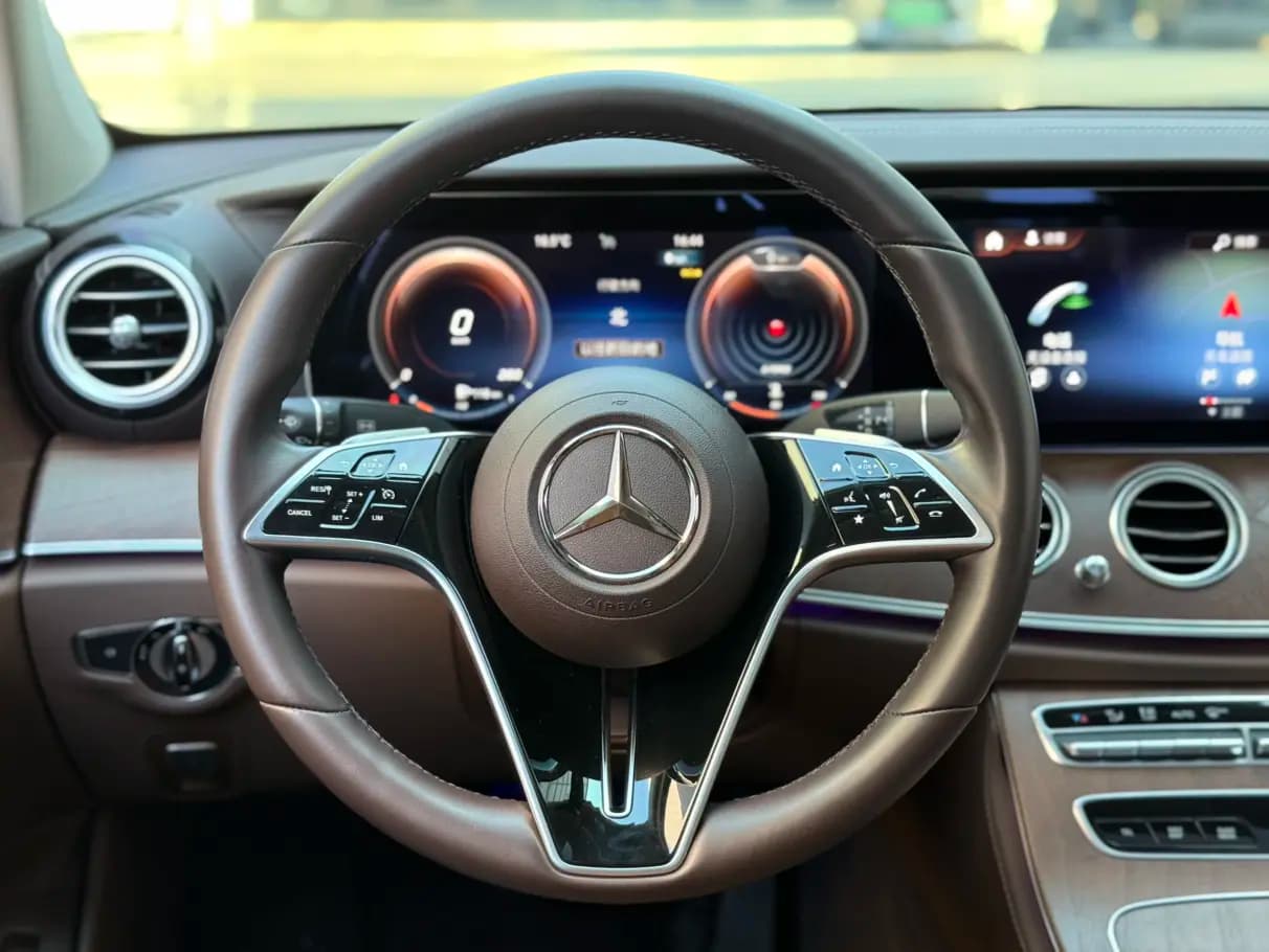 Mercedes-Benz E-Class 2023 г. 40029 км. — фото 15