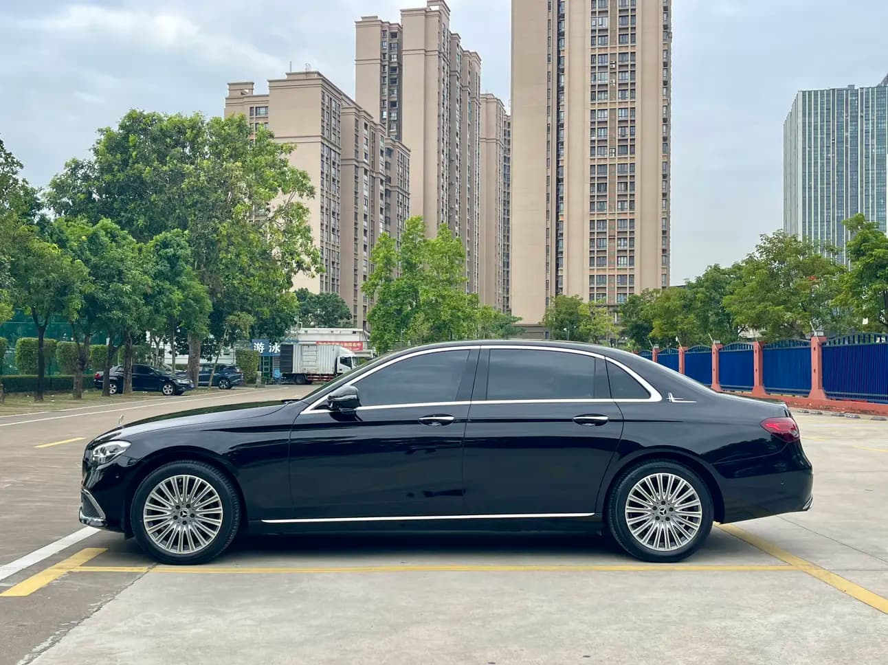 Mercedes-Benz E-Class 2023 г. 54031 км. — фото 3