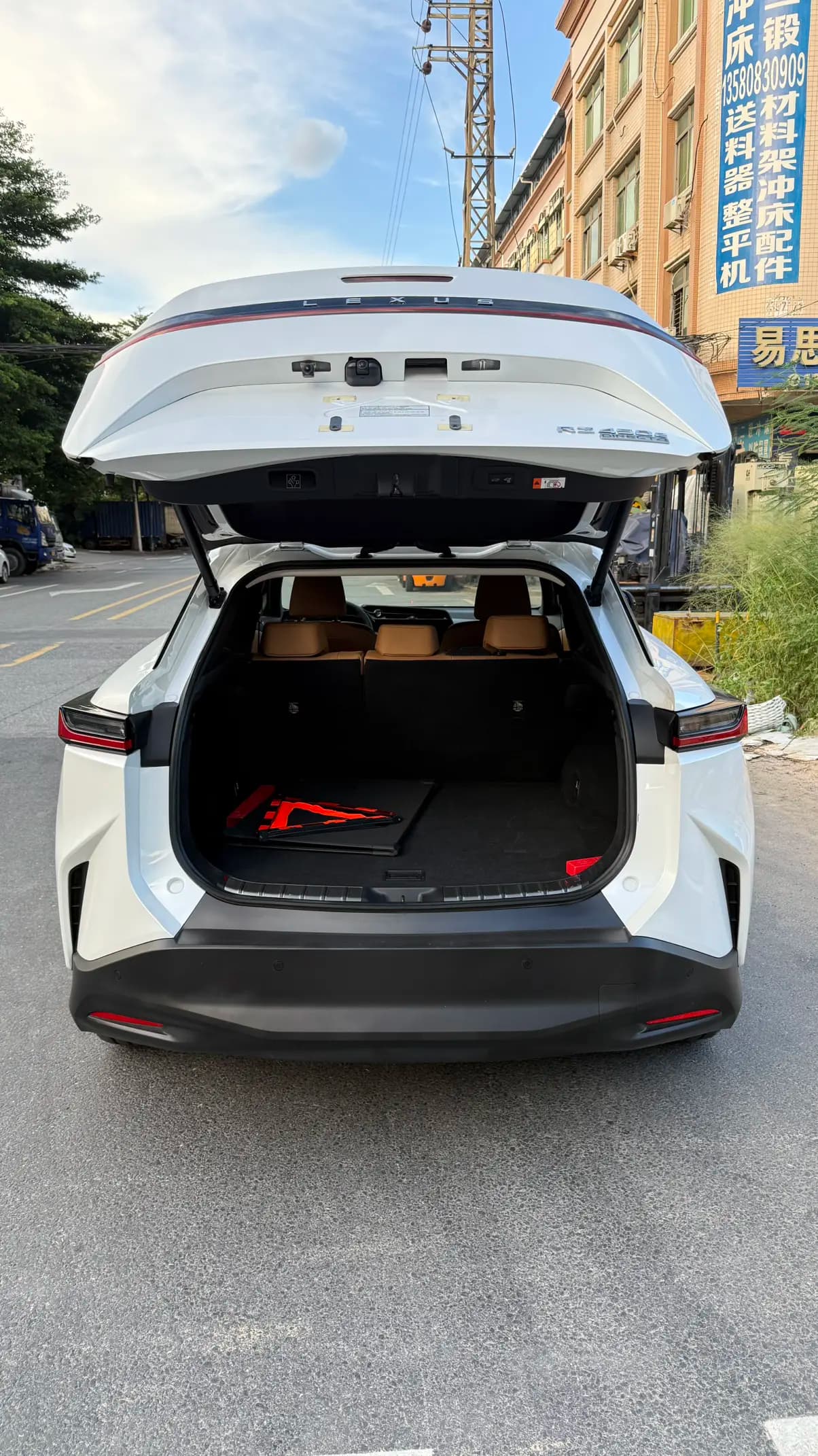 Lexus RZ 2023 г. 26085 км. — фото 13