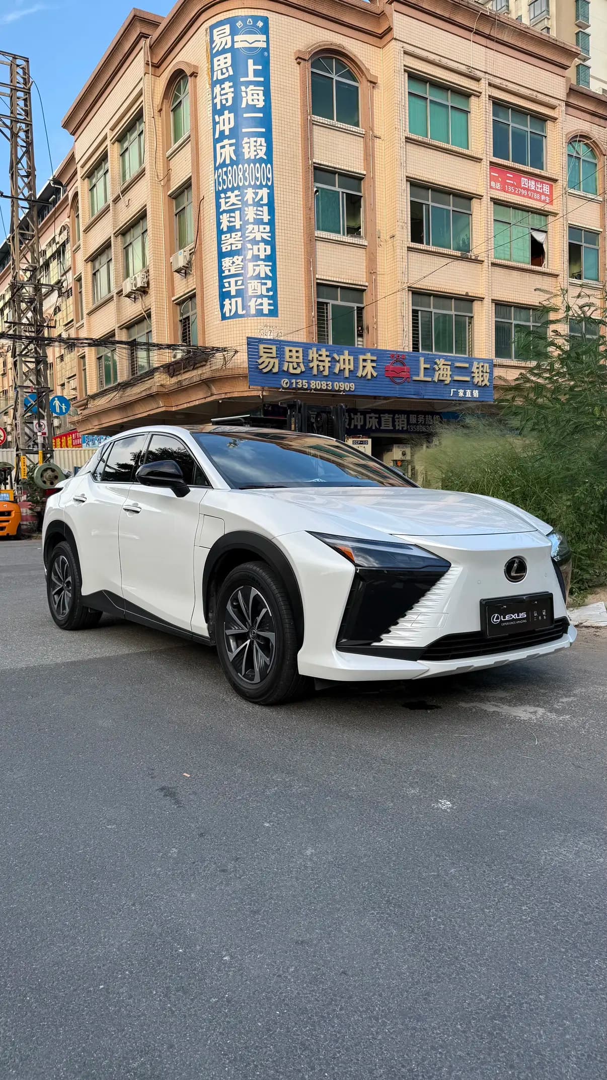 Lexus RZ 2023 г. 26085 км. — фото 3