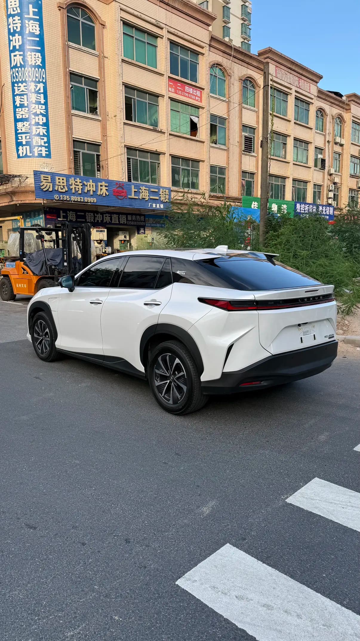 Lexus RZ 2023 г. 26085 км. — фото 4