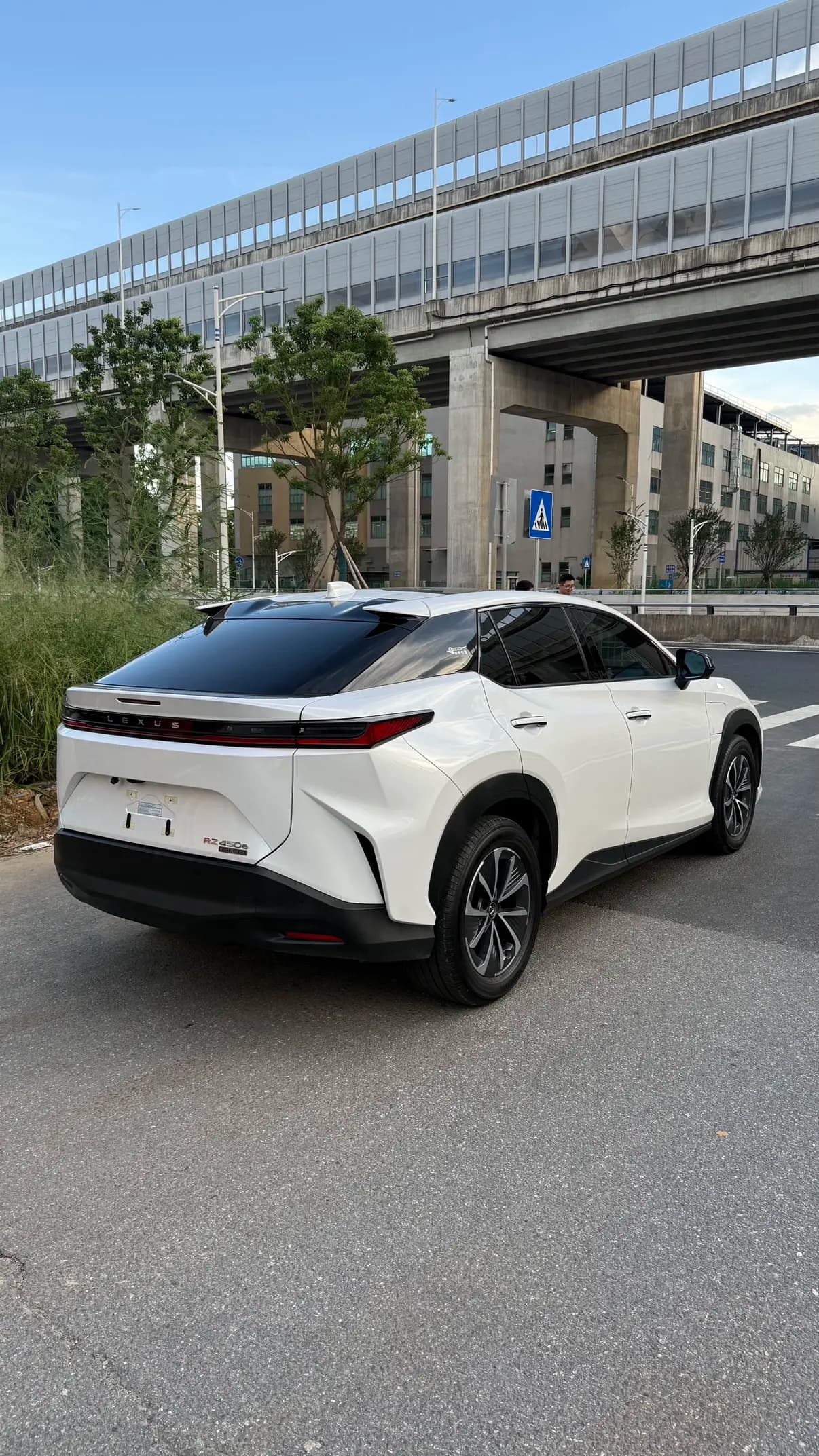 Lexus RZ 2023 г. 26085 км. — фото 6
