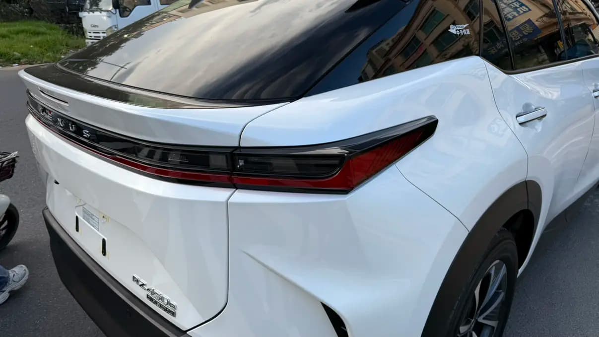 Lexus RZ 2023 г. 26085 км. — фото 8