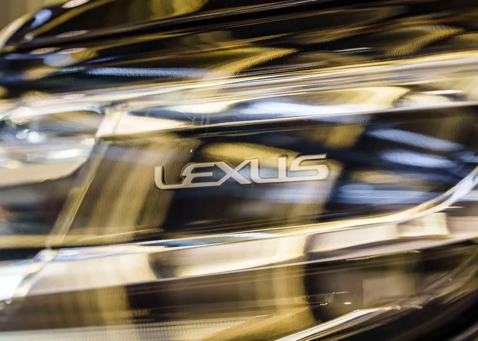 Lexus LM 2022 г. 107069 км. — фото 15