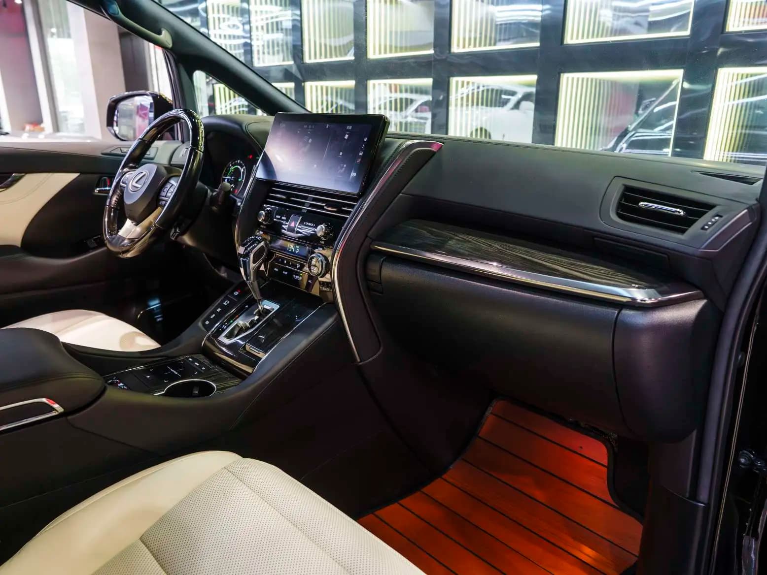 Lexus LM 2022 г. 107069 км. — фото 16