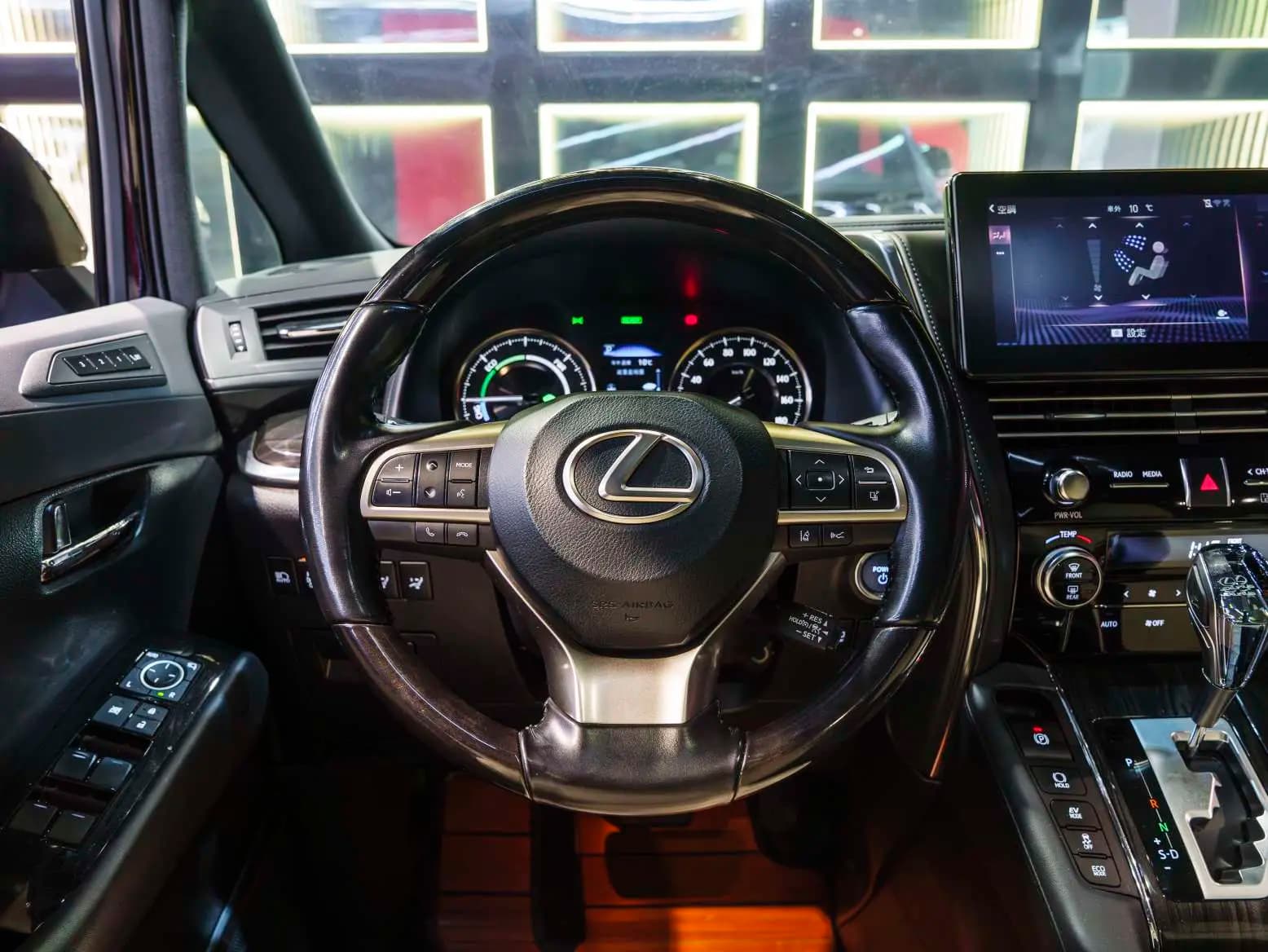 Lexus LM 2022 г. 107069 км. — фото 17