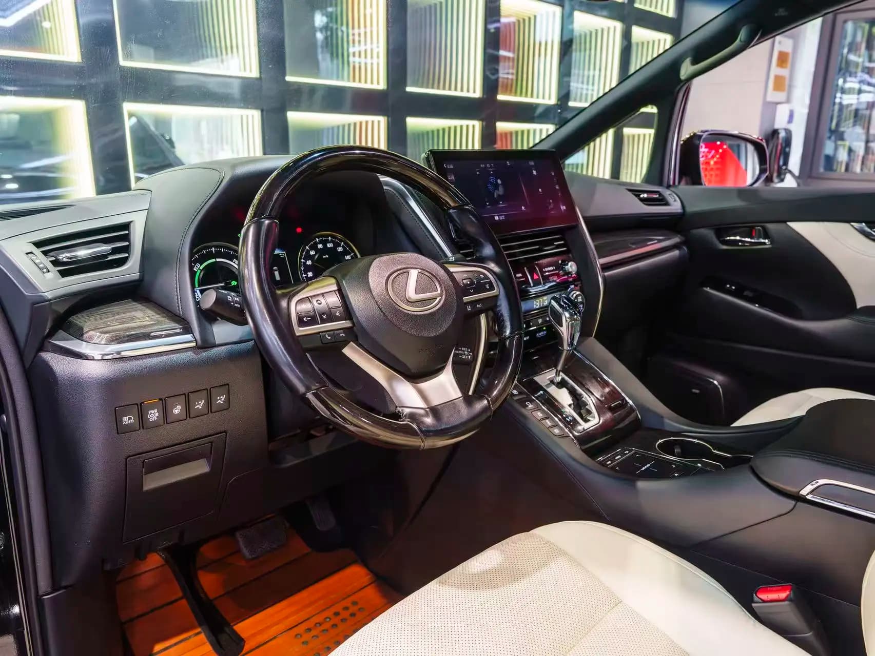 Lexus LM 2022 г. 107069 км. — фото 20
