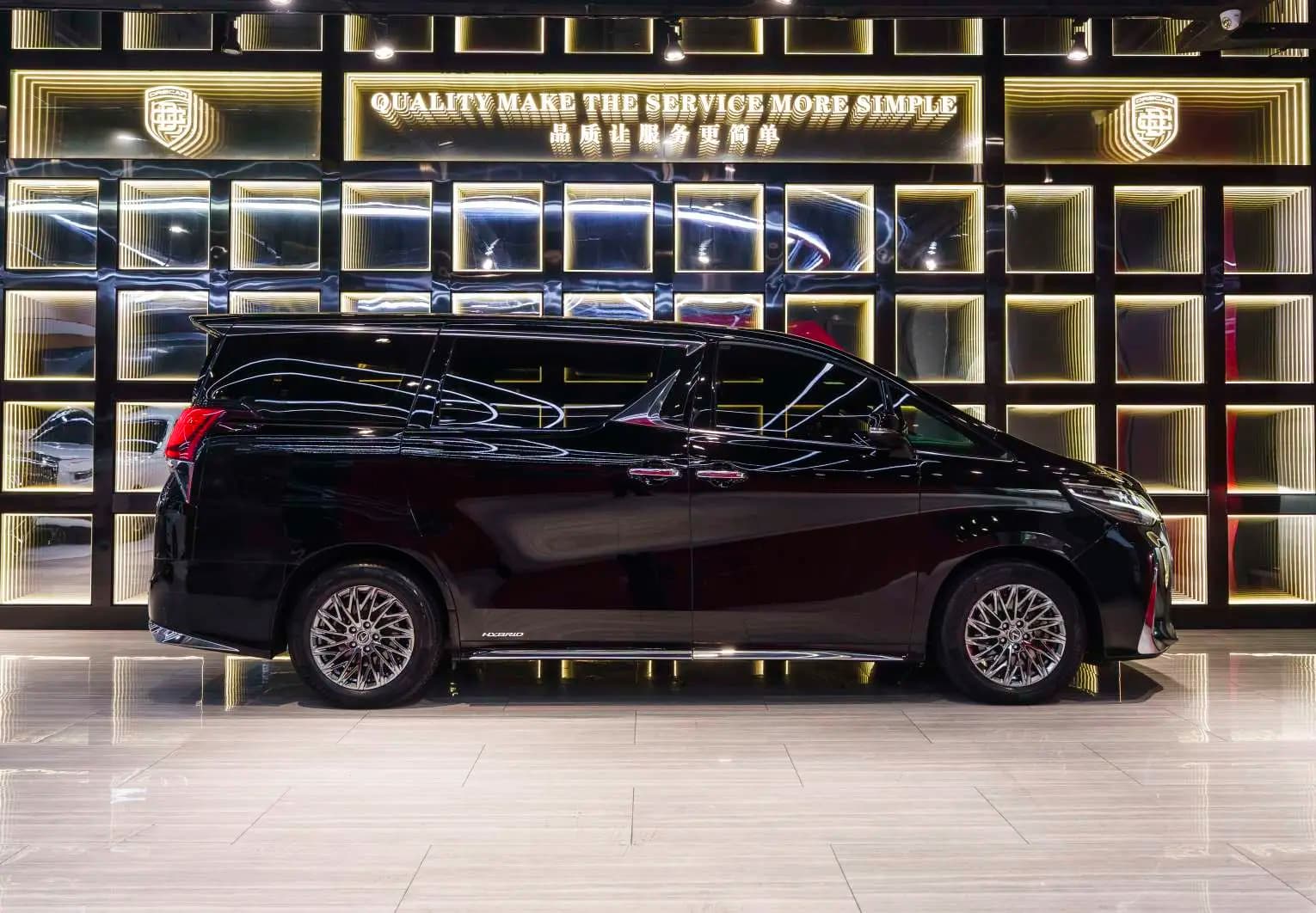 Lexus LM 2022 г. 107069 км. — фото 4