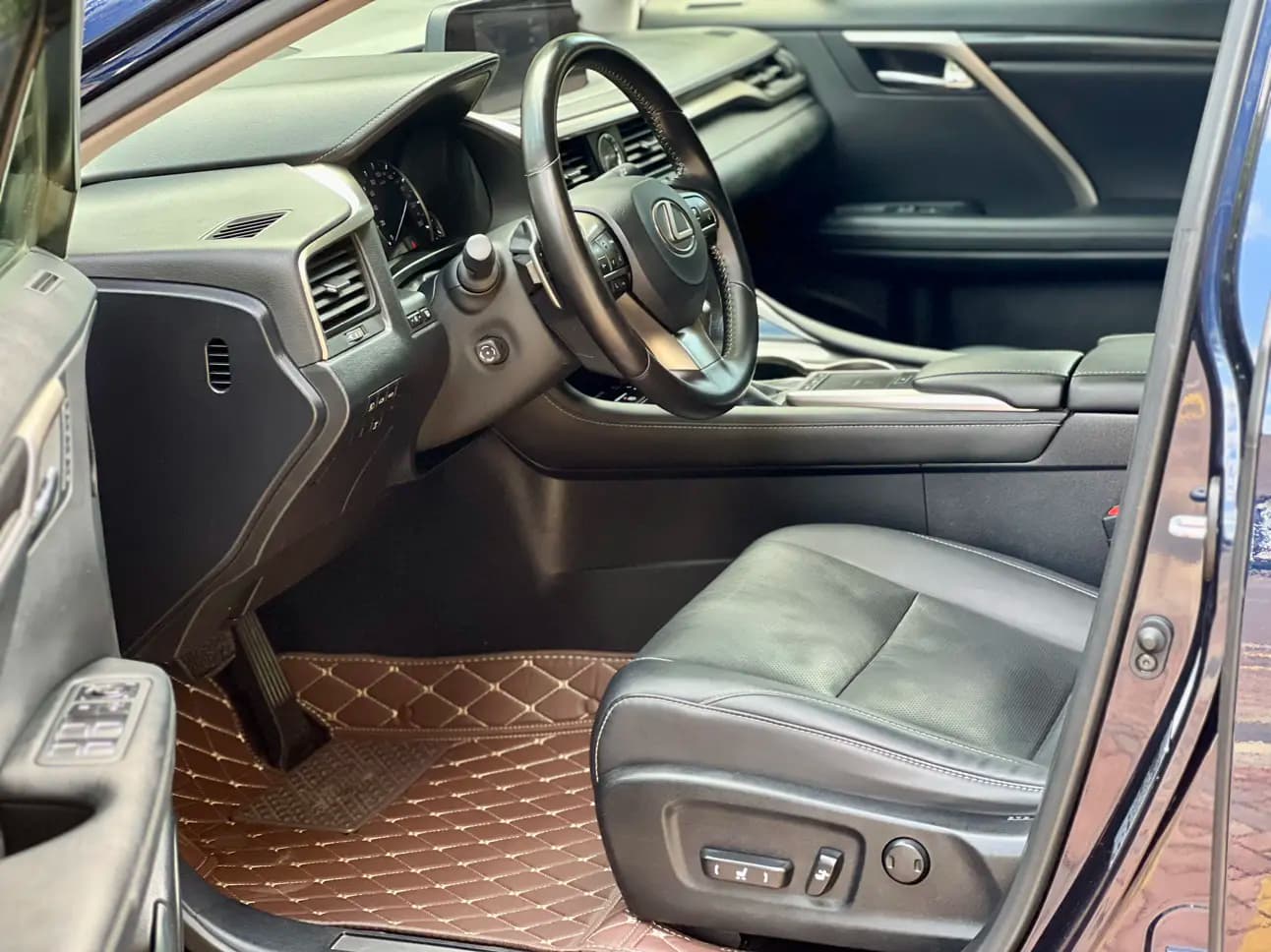 Lexus RX 2021 г. 110078 км. — фото 8