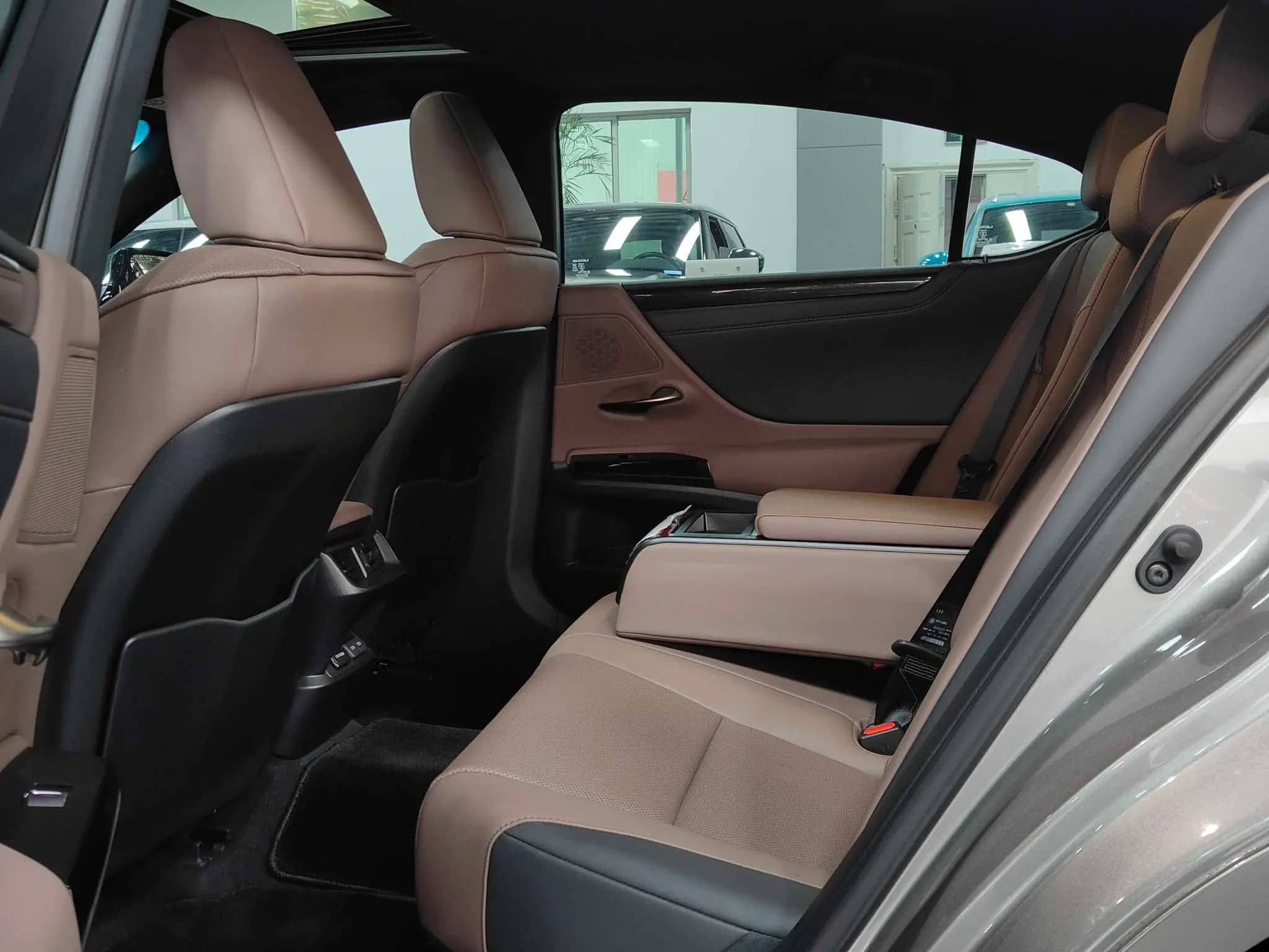 Lexus ES 2023 г. 27110 км. — фото 14