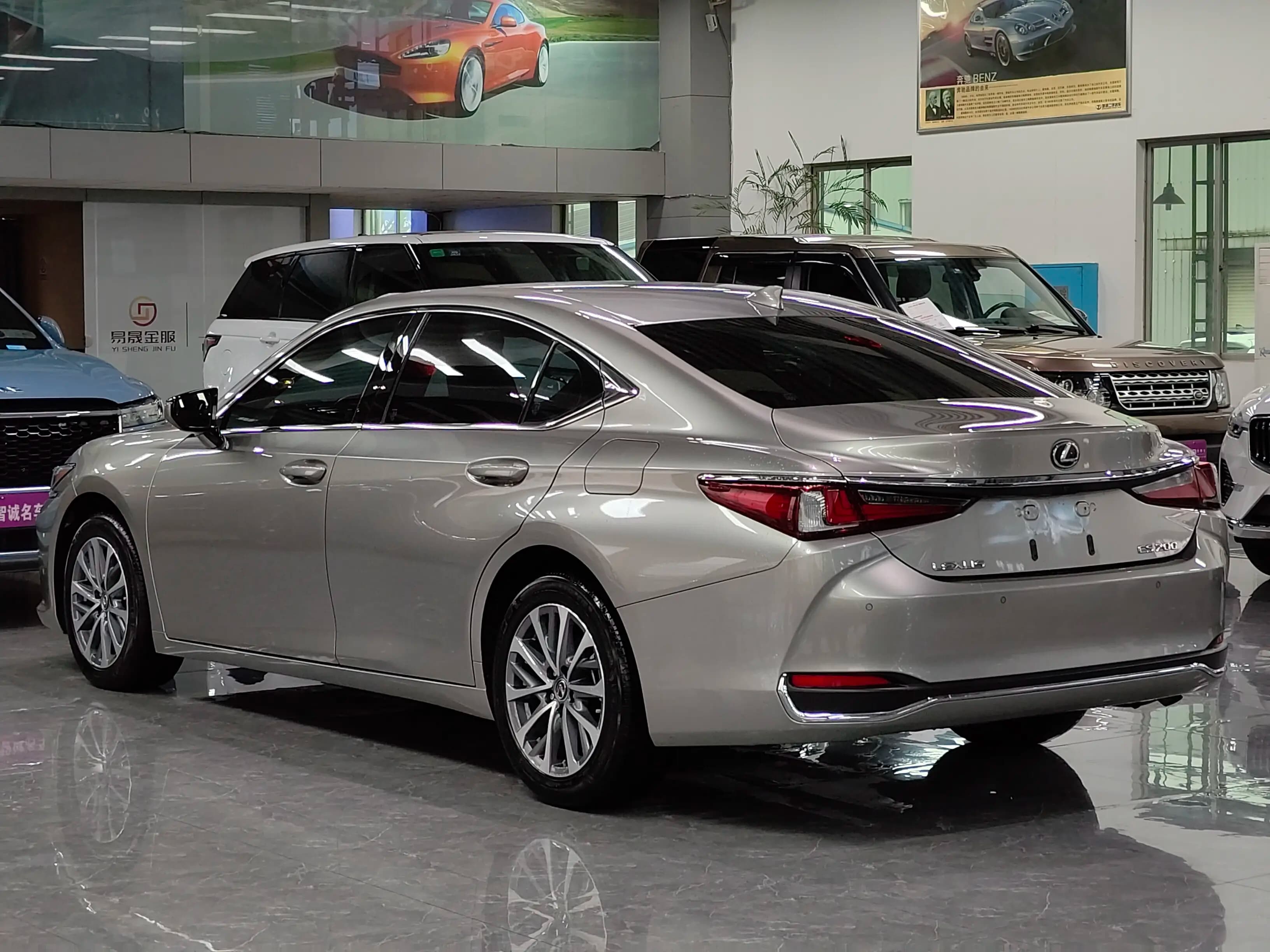 Lexus ES 2023 г. 27110 км. — фото 3