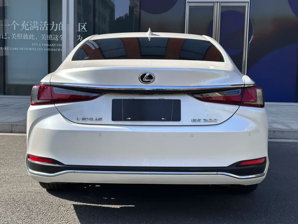 Lexus ES 2023 г. 33111 км. — фото 5
