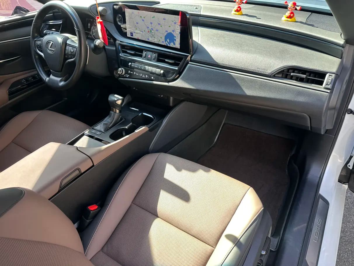 Lexus ES 2023 г. 33111 км. — фото 8