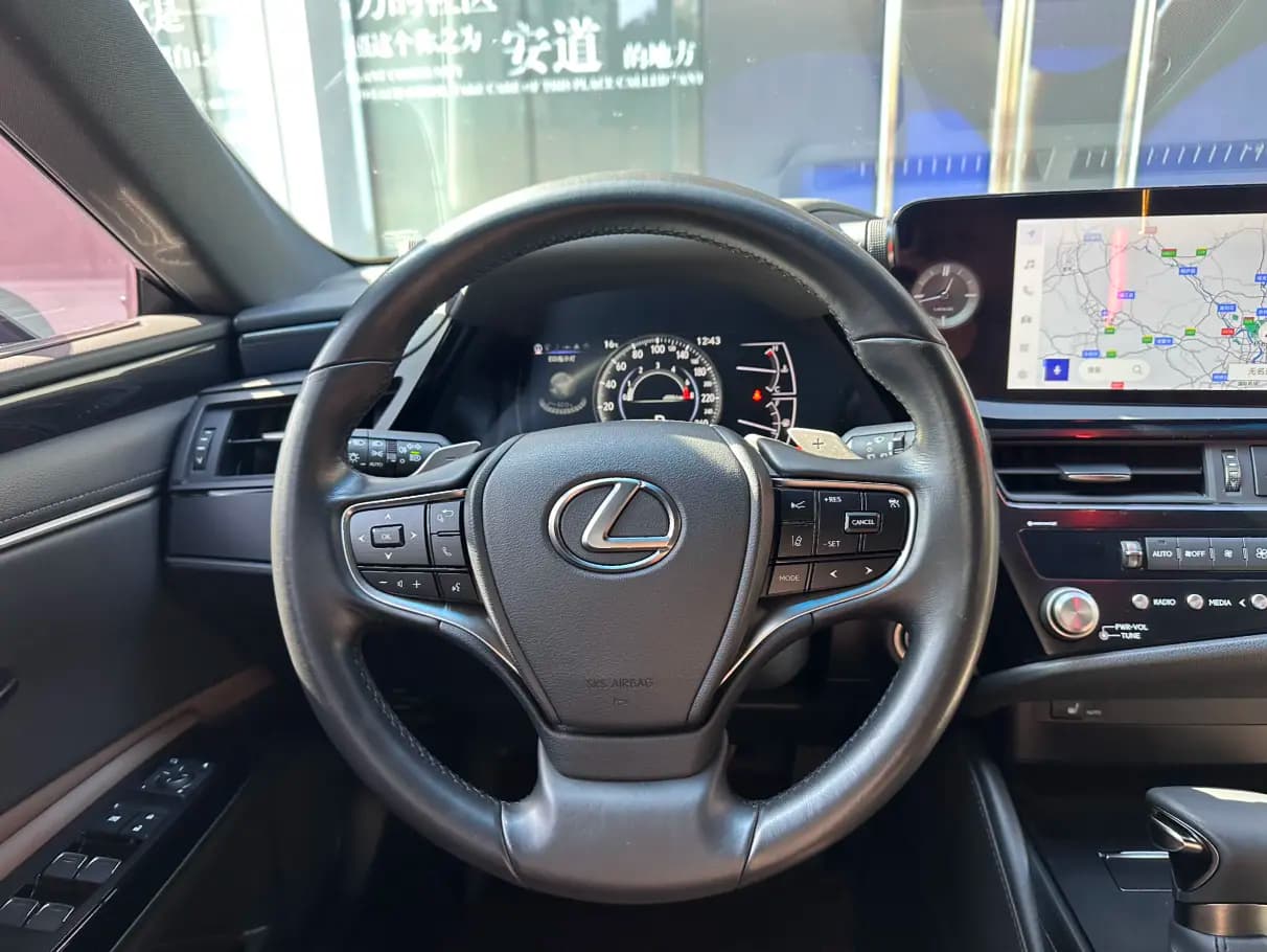 Lexus ES 2023 г. 33111 км. — фото 10