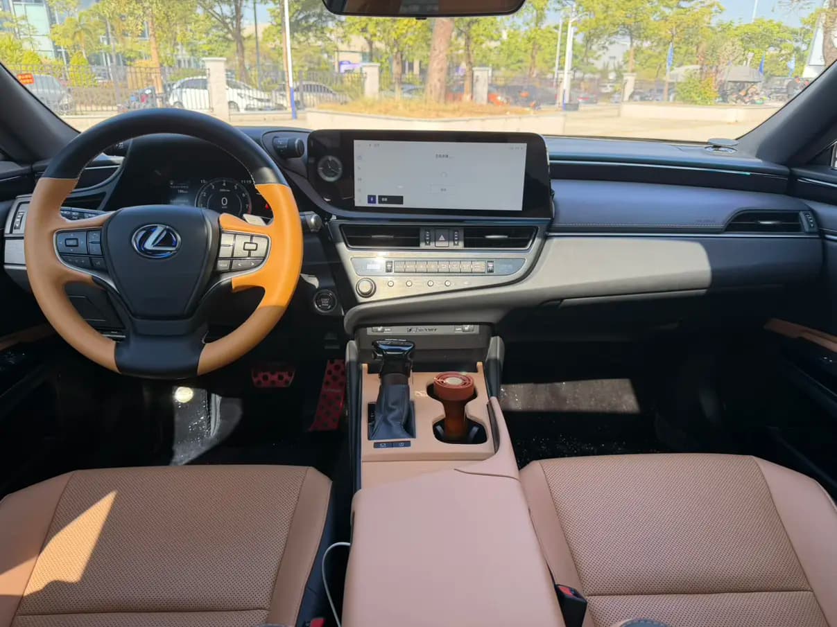 Lexus ES 2023 г. 44112 км. — фото 7
