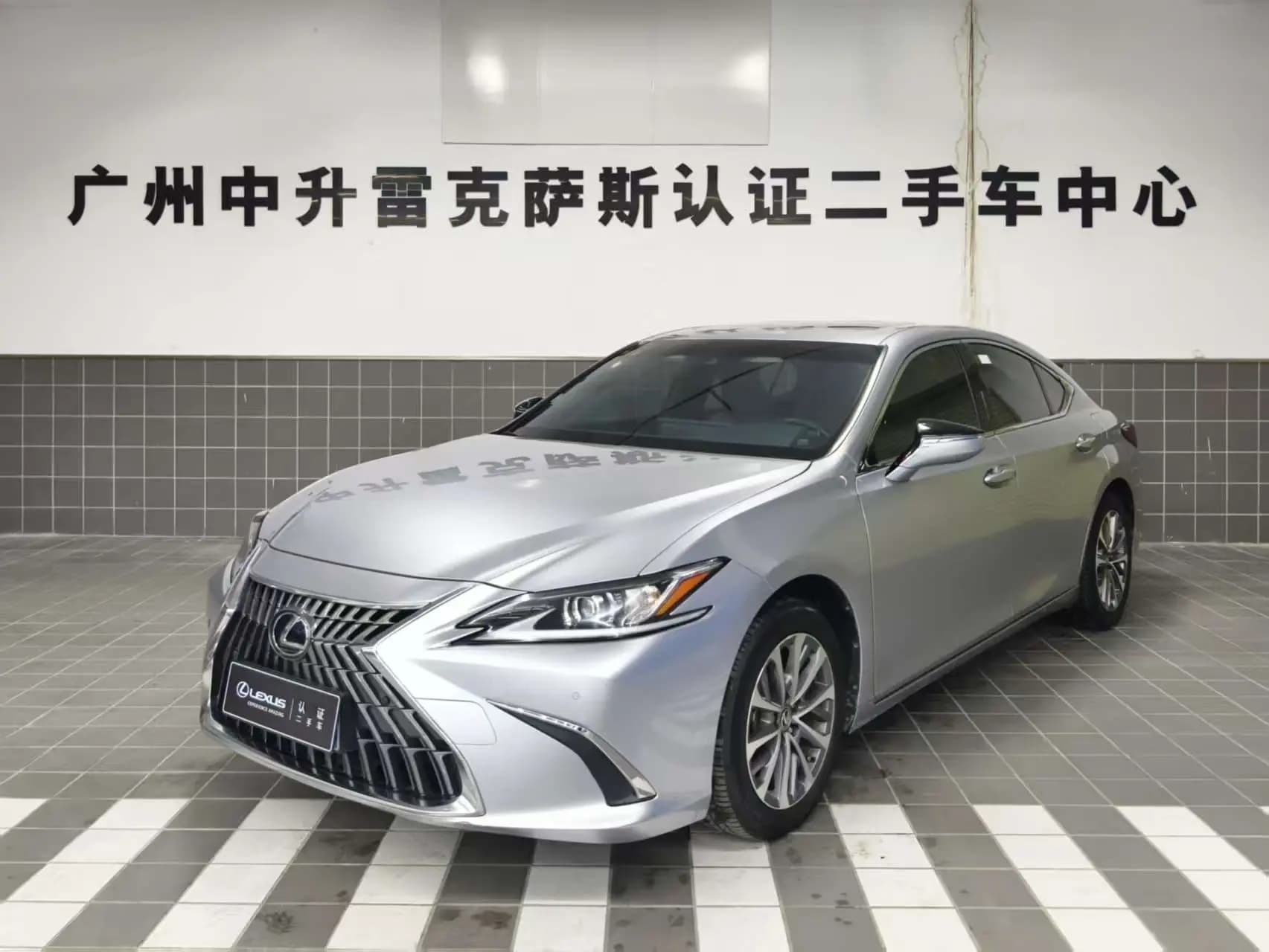 Lexus ES 2023 г. 16113 км.