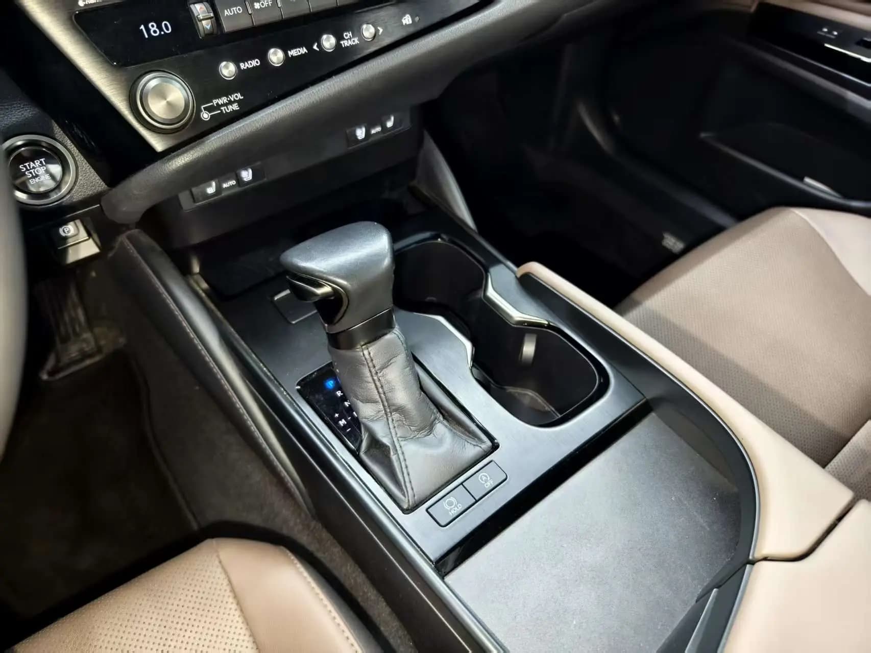 Lexus ES 2023 г. 16113 км. — фото 12