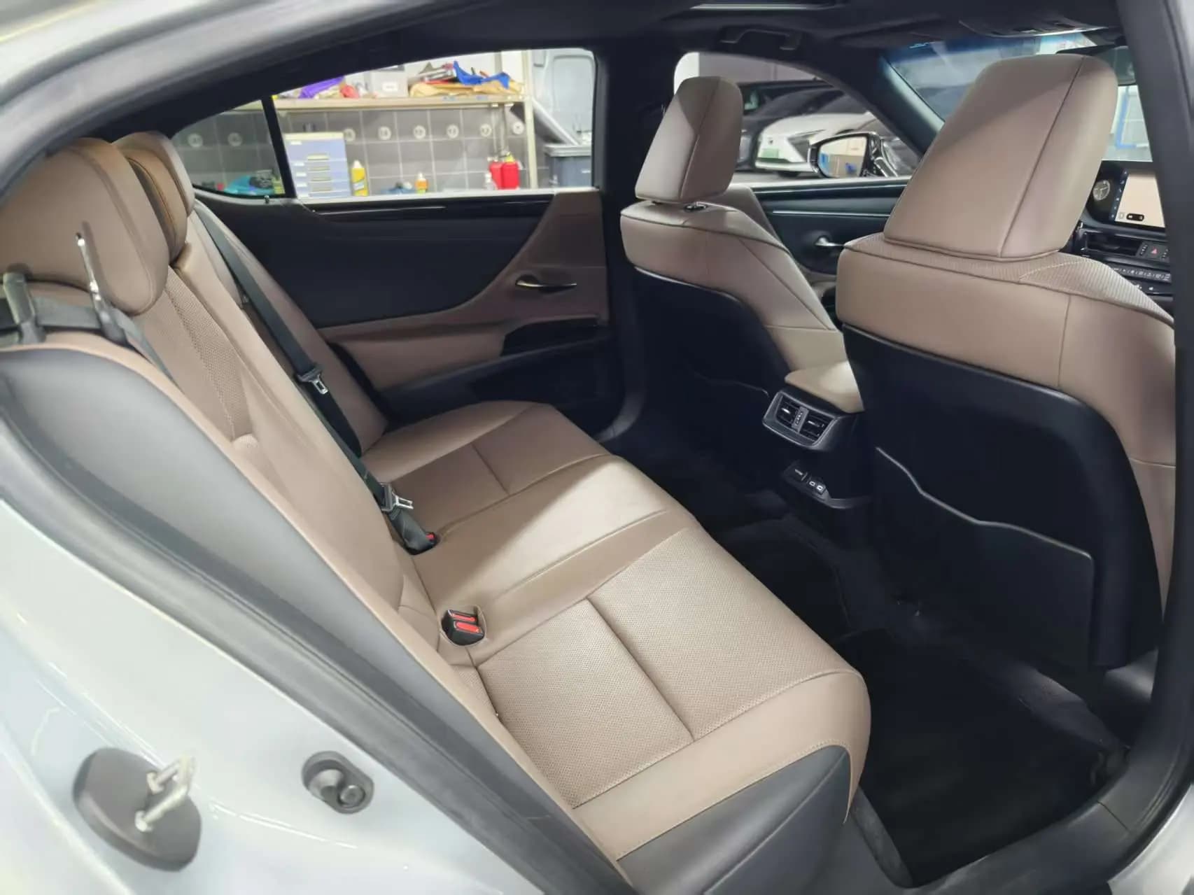 Lexus ES 2023 г. 16113 км. — фото 19