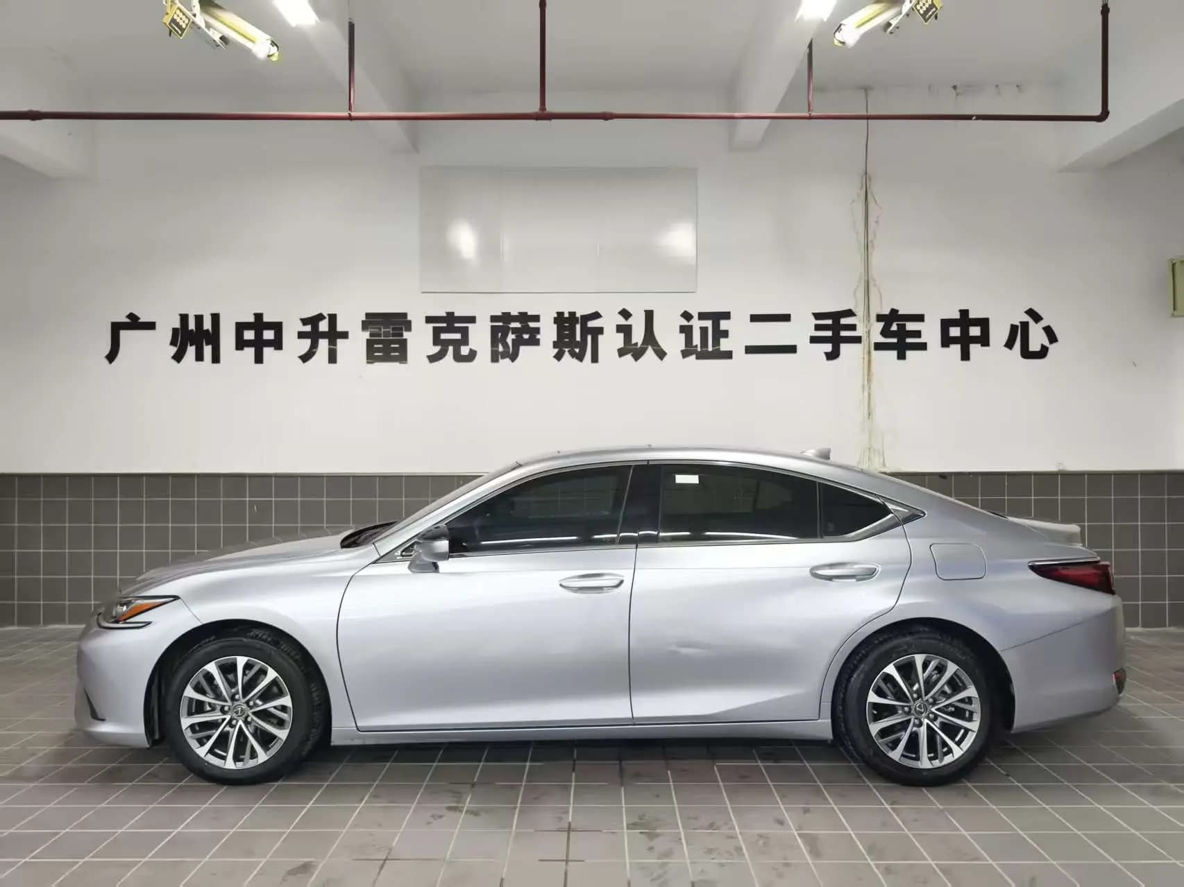 Lexus ES 2023 г. 16113 км. — фото 3