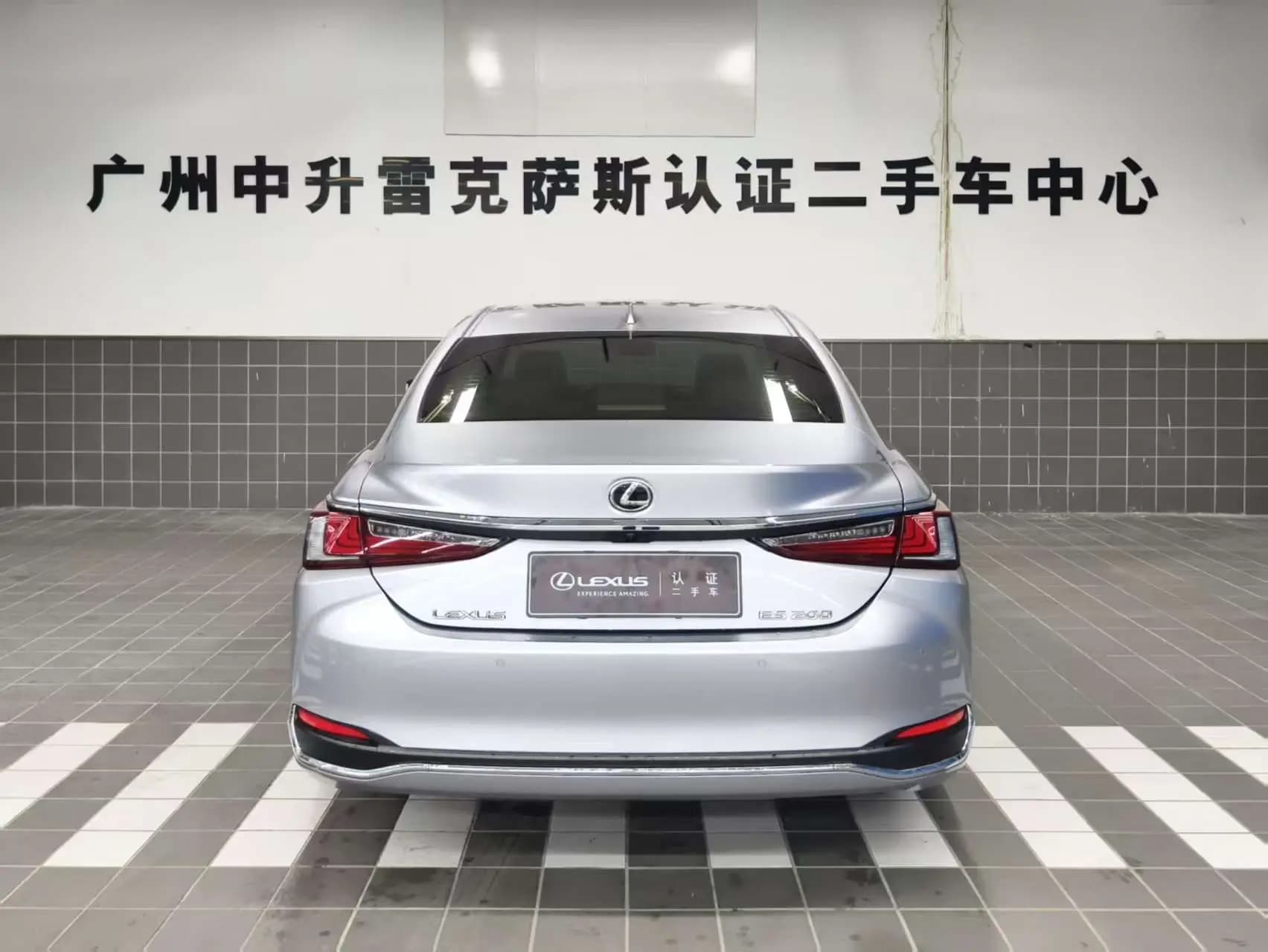 Lexus ES 2023 г. 16113 км. — фото 4