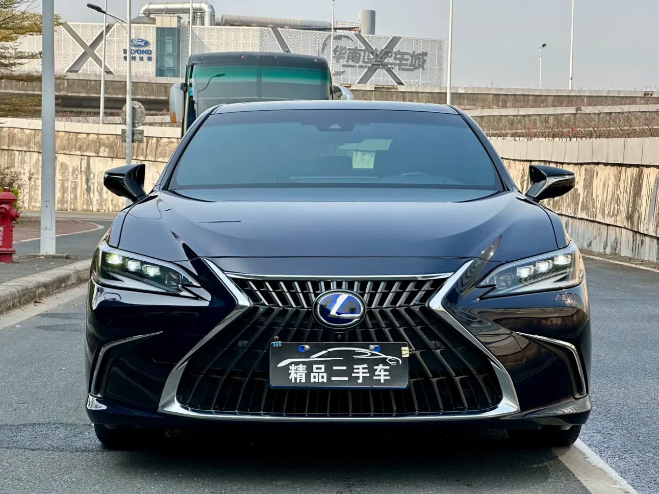 Lexus ES 2022 г. 48114 км. — фото 2