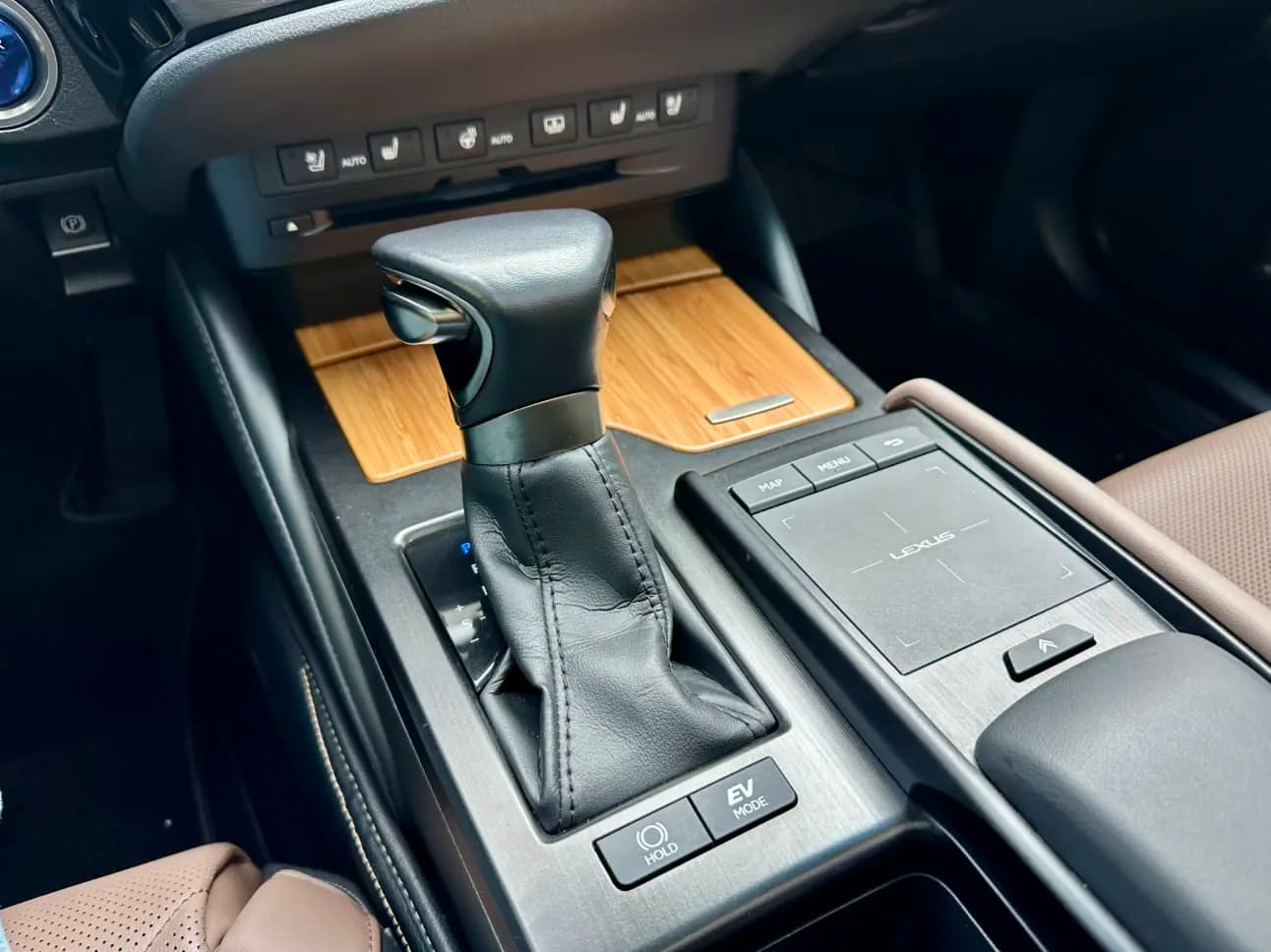 Lexus ES 2022 г. 48114 км. — фото 24