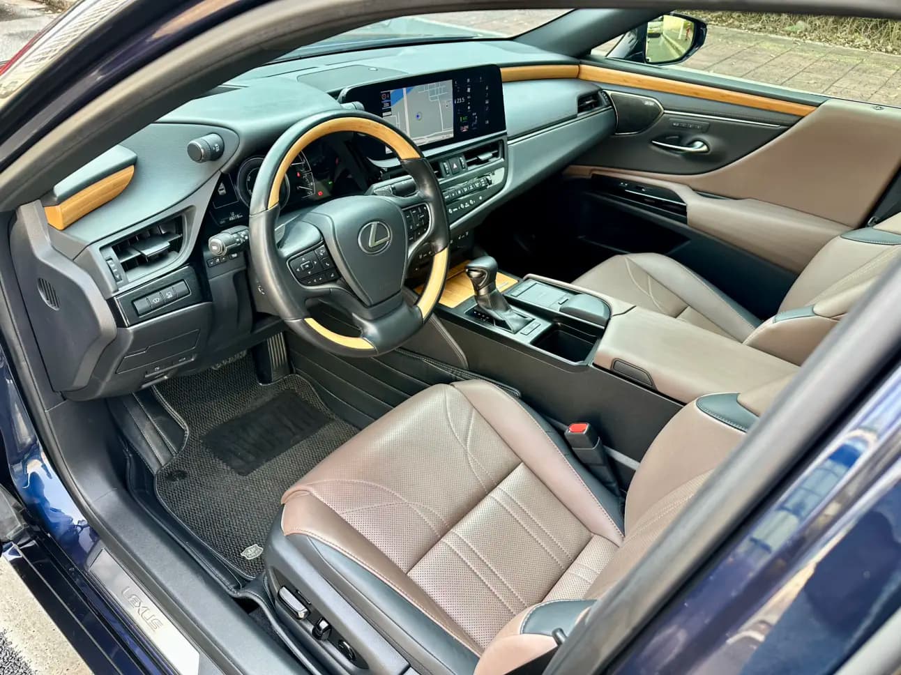 Lexus ES 2022 г. 48114 км. — фото 26