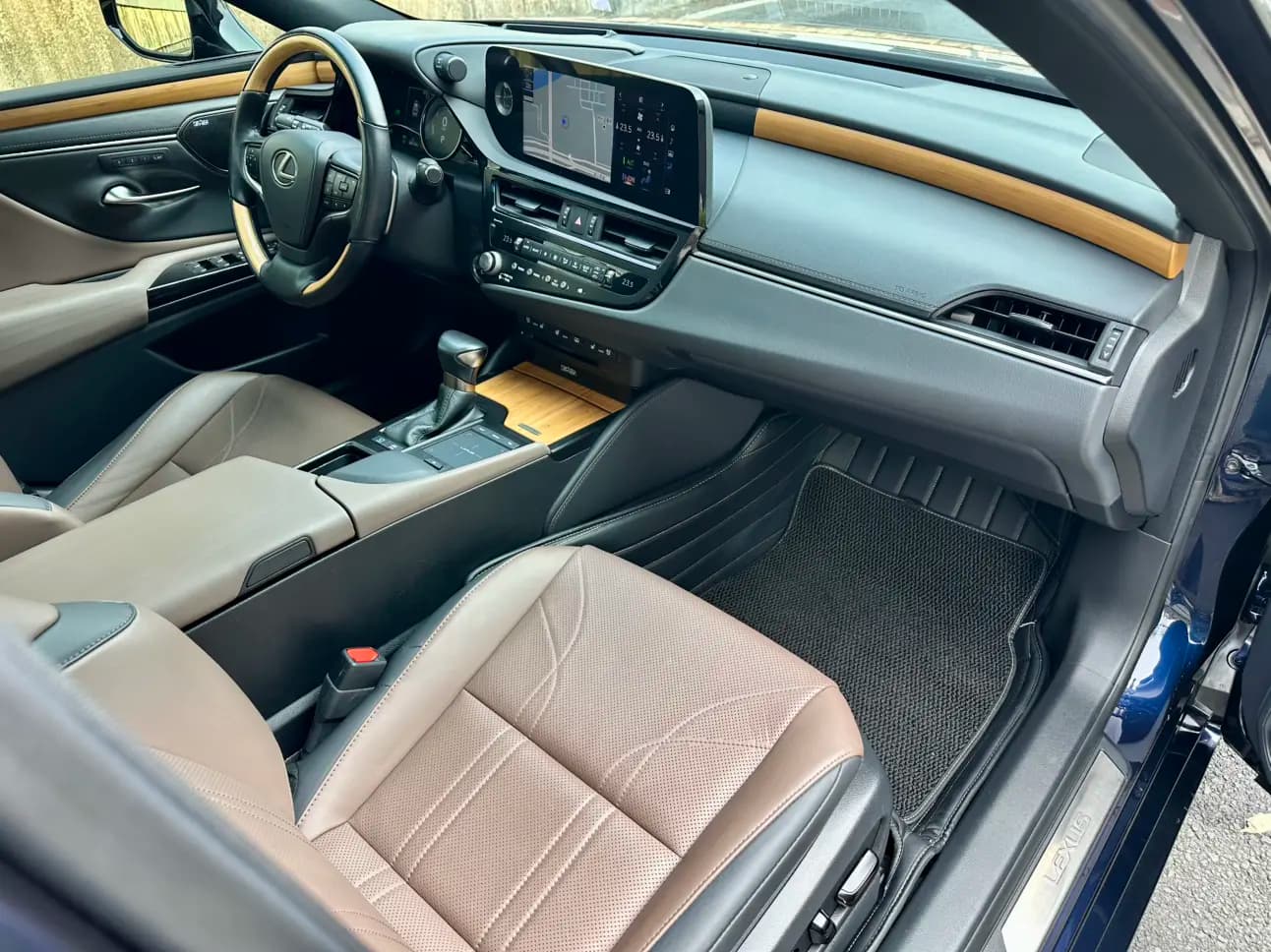 Lexus ES 2022 г. 48114 км. — фото 28