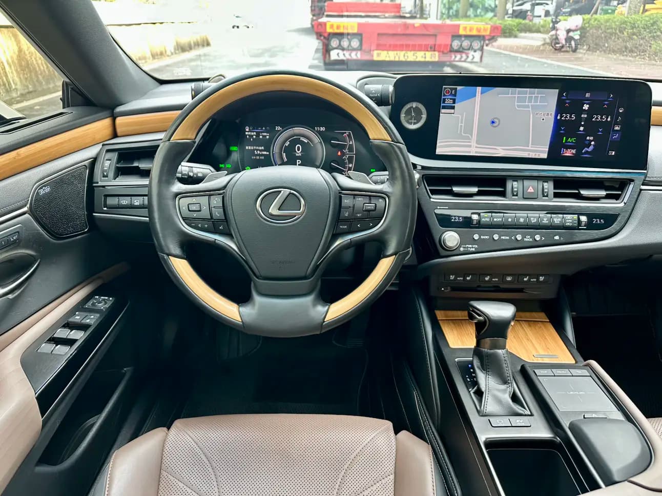 Lexus ES 2022 г. 48114 км. — фото 29
