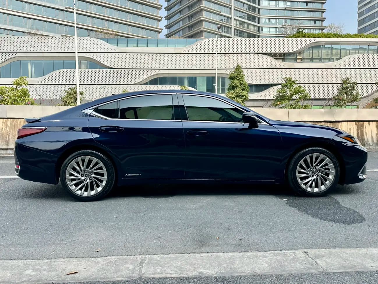 Lexus ES 2022 г. 48114 км. — фото 8