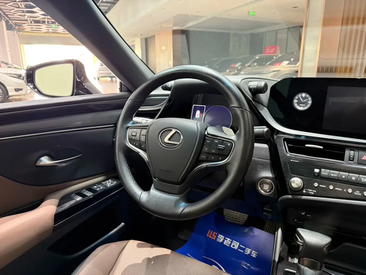 Lexus ES 2022 г. 11115 км. — фото 18