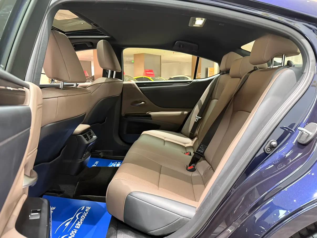 Lexus ES 2022 г. 11115 км. — фото 24