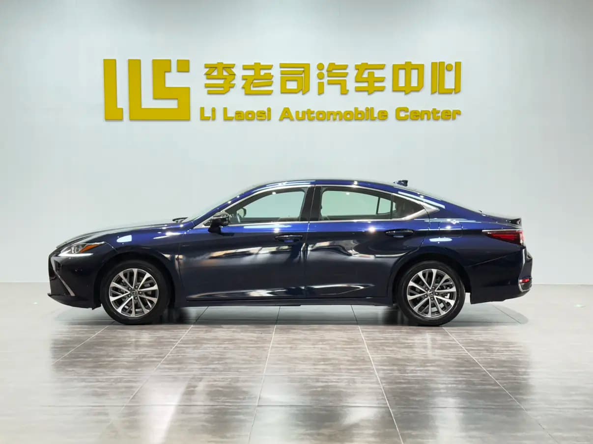 Lexus ES 2022 г. 11116 км. — фото 4