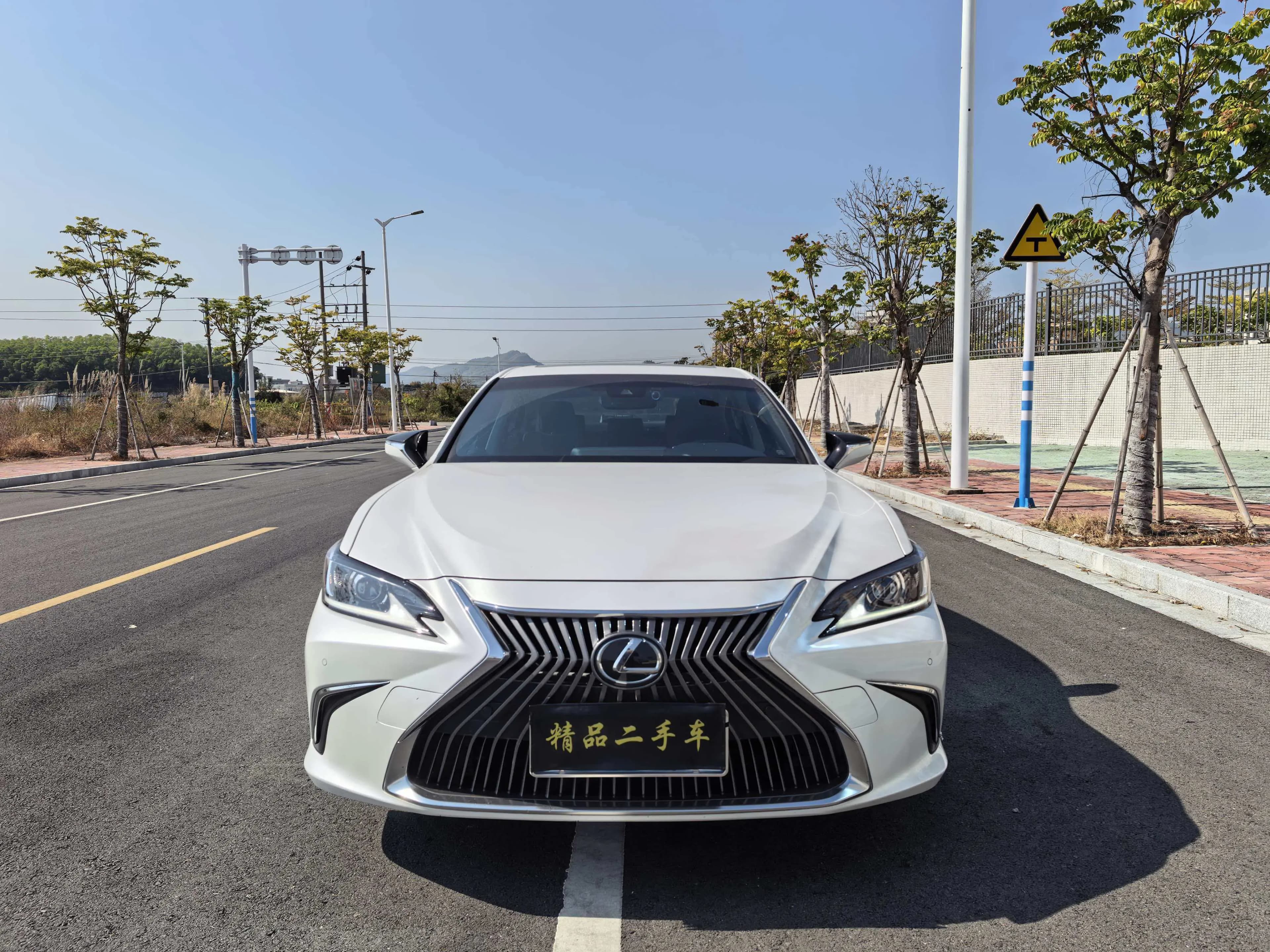 Lexus ES 2021 г. 78117 км. — фото 2